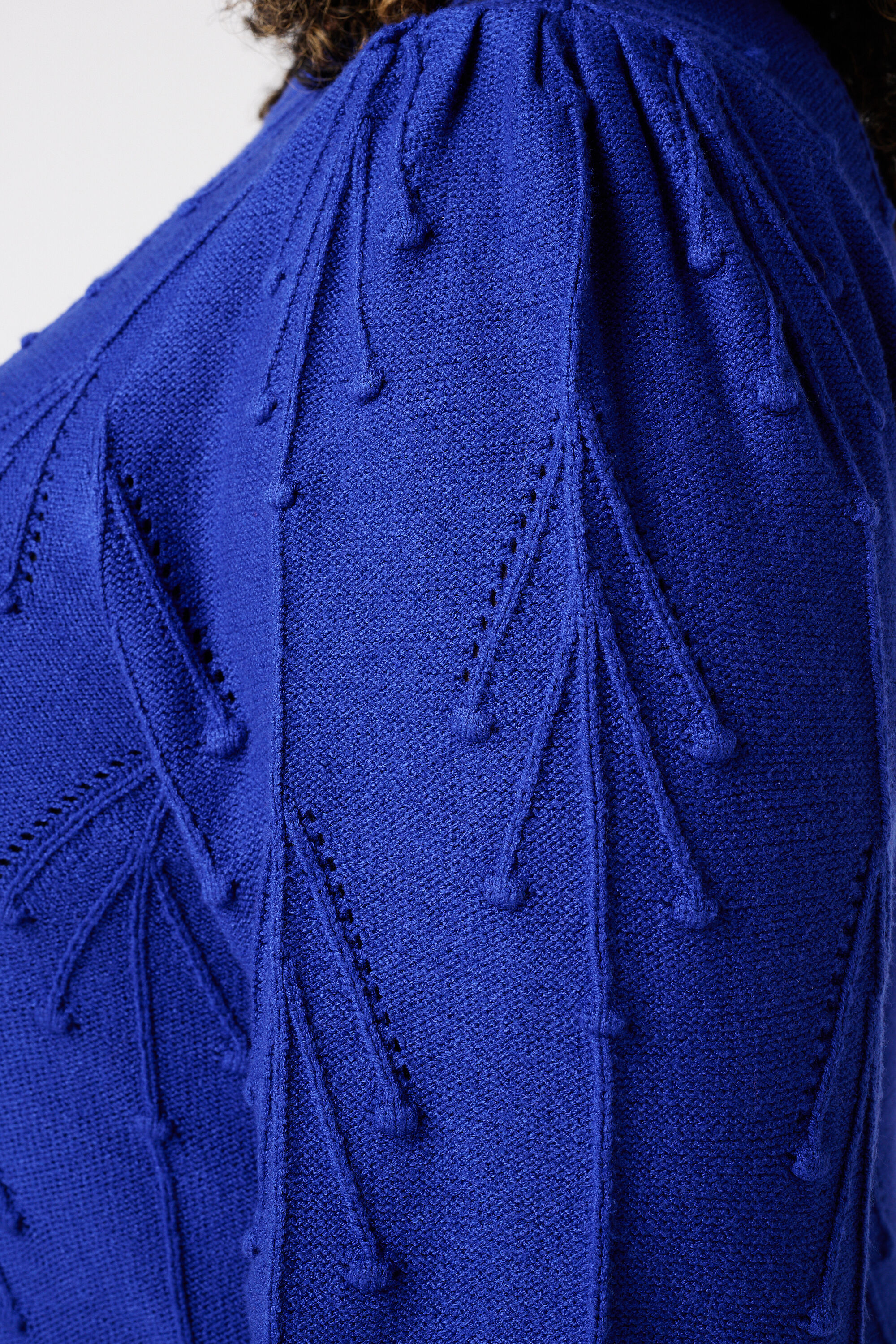 Pull avec imprim&eacute; brod&eacute; image number 6