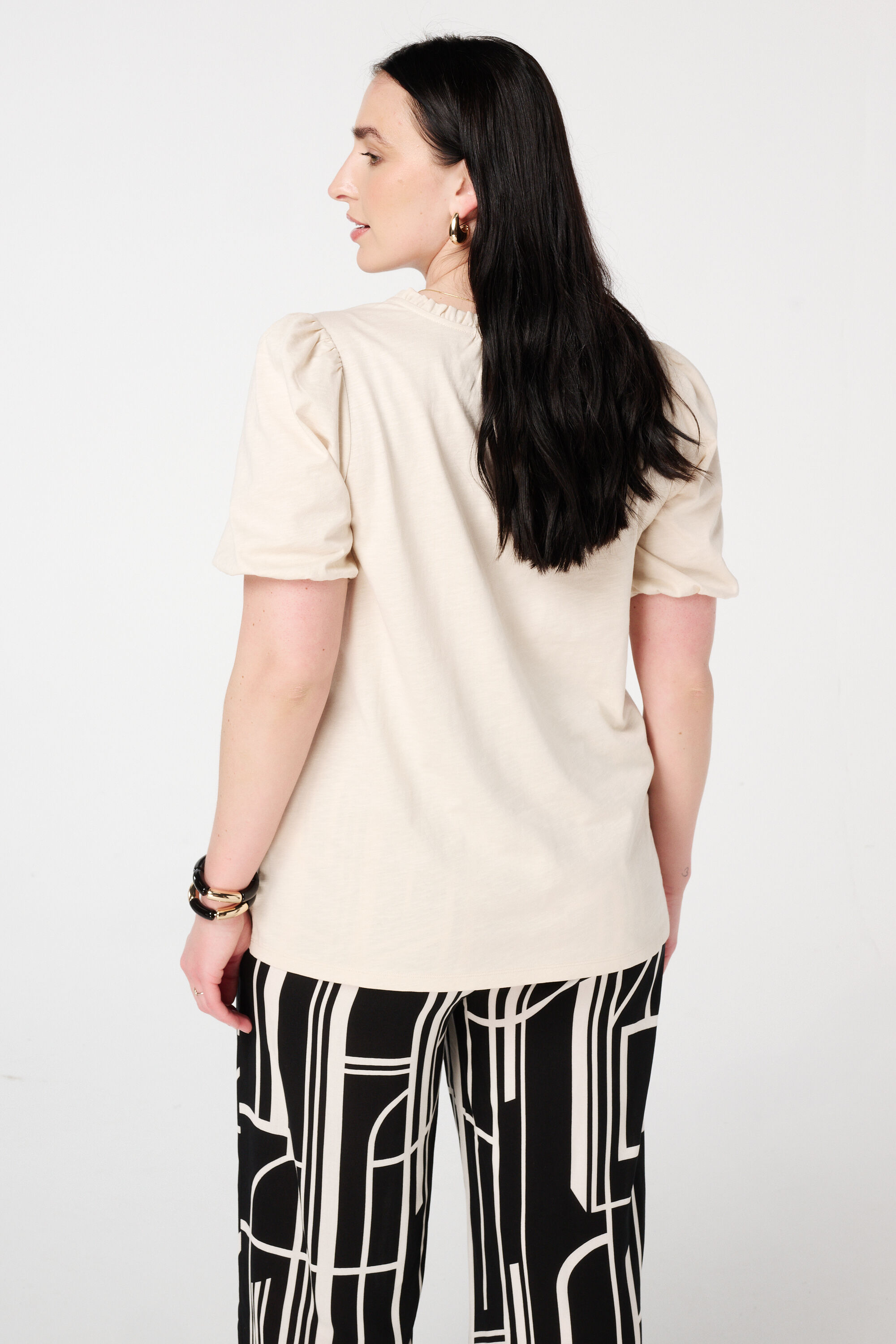 Haut avec col en V &agrave; volants image number 3