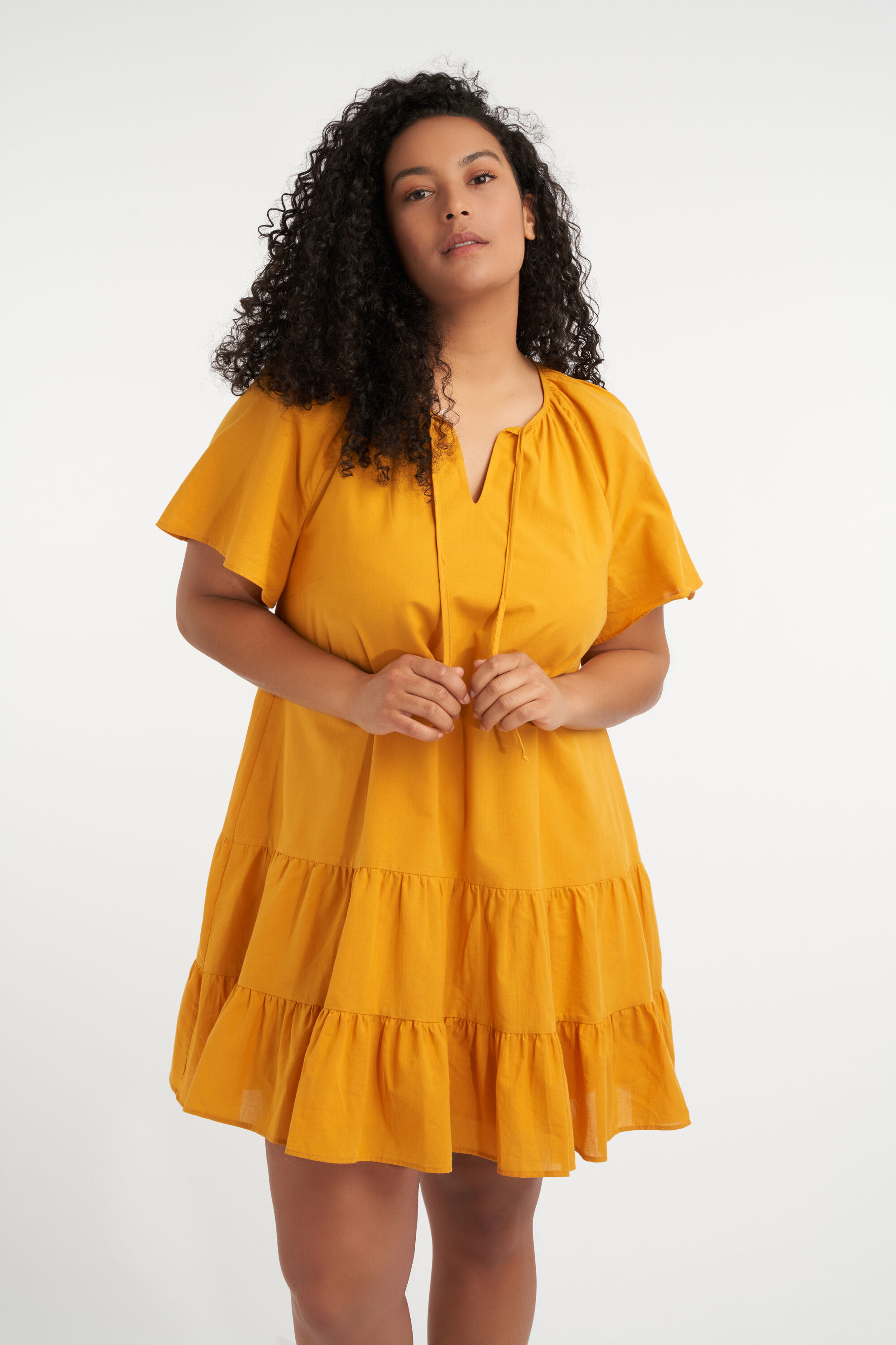 Robe courte et &eacute;vas&eacute;e image number 4