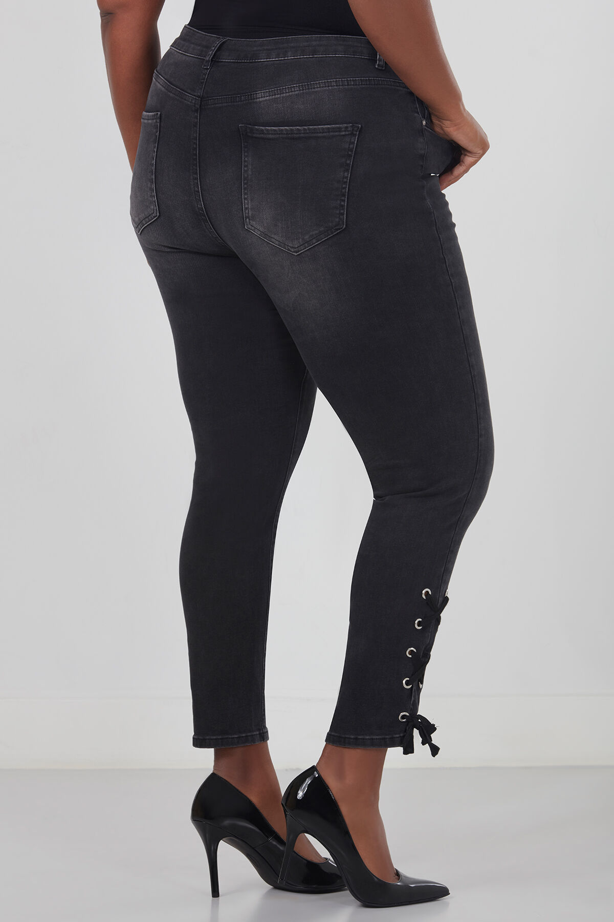 Pantalon avec la&ccedil;age image number 3