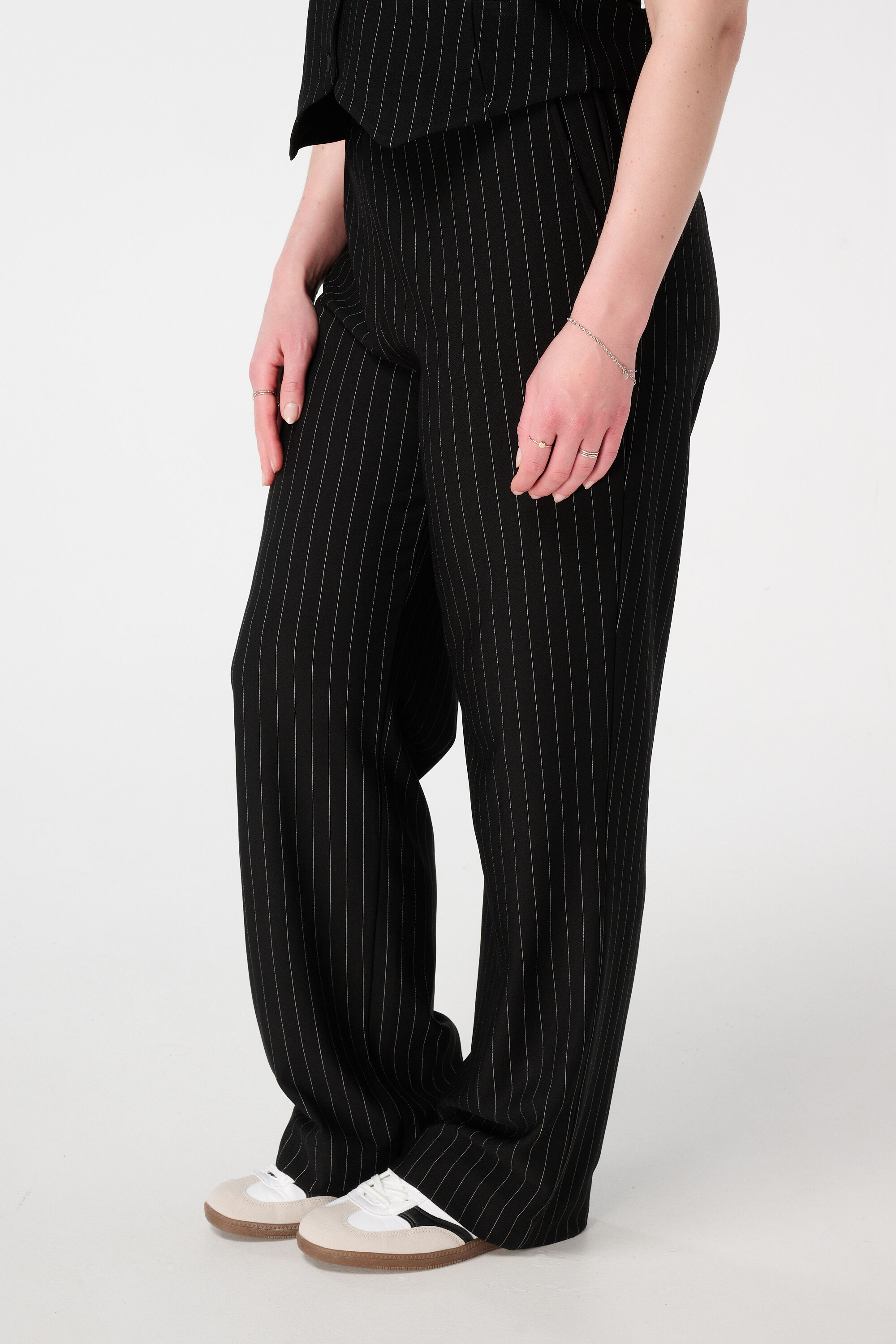 Pantalon &agrave; rayures et taille &eacute;lastiqu&eacute;e image number 5