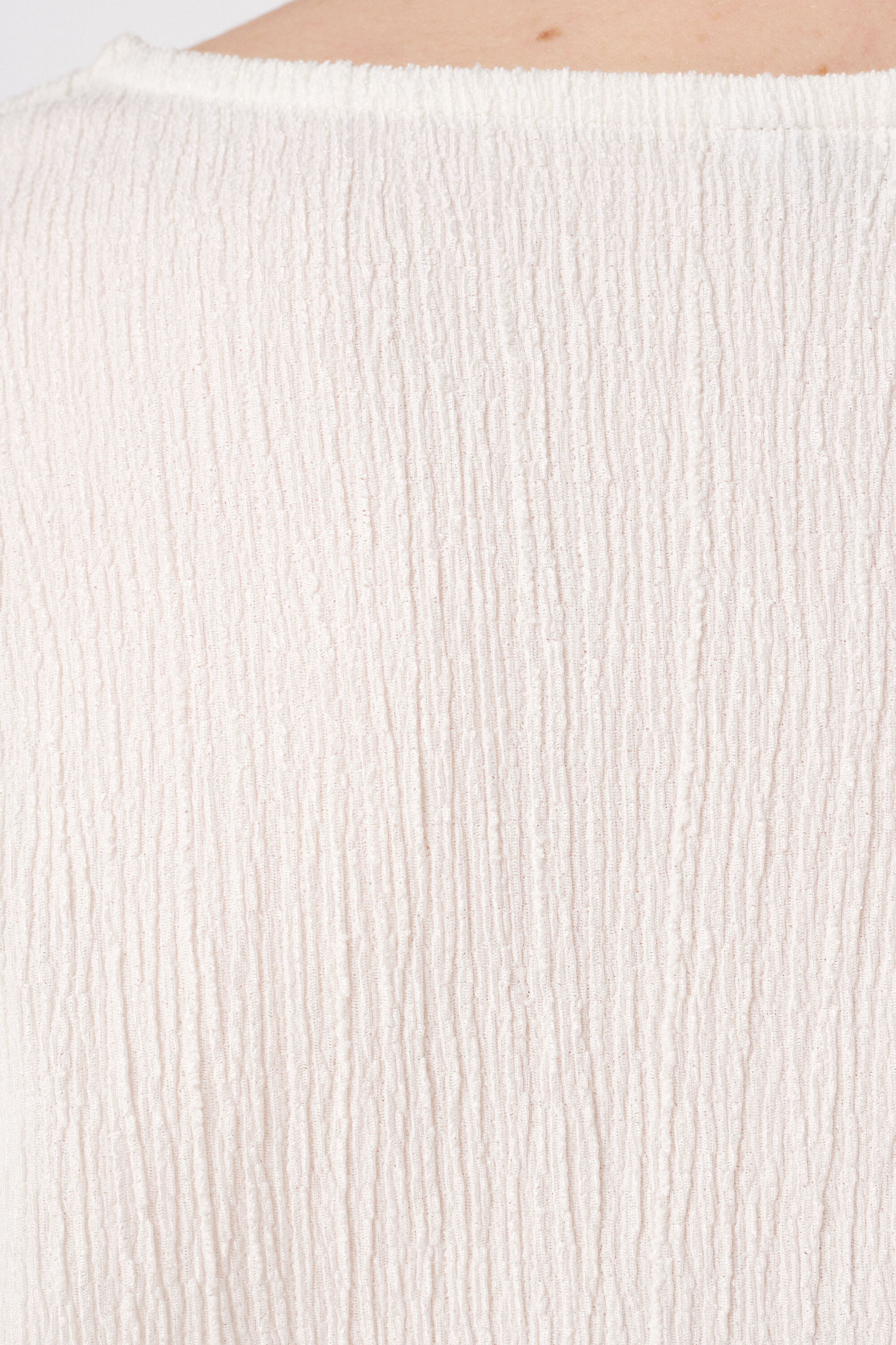 Haut textur&eacute; avec mancherons image number 6