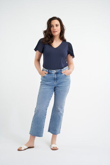 Jambes droites et taill&eacute;es