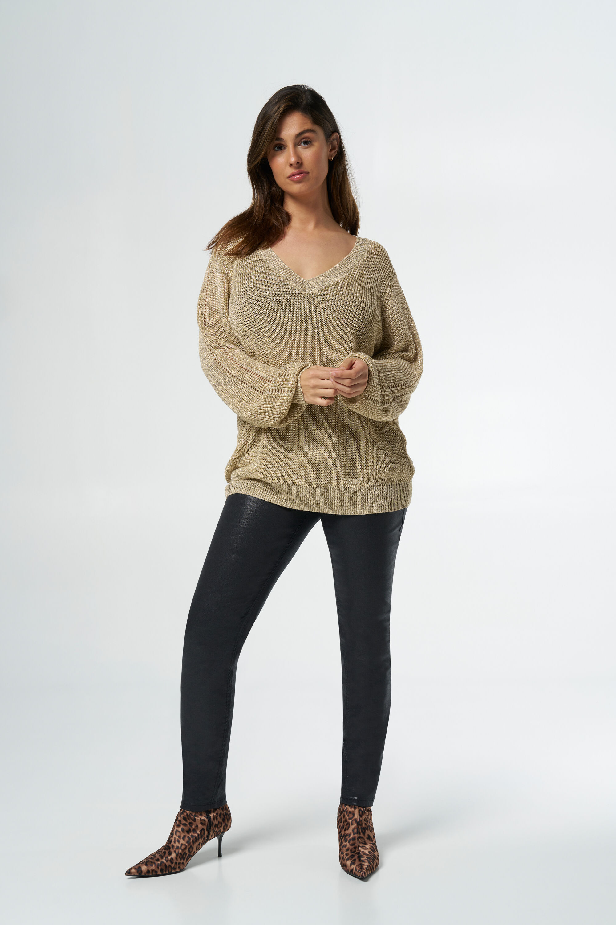 Pull en maille avec d&eacute;tails m&eacute;tallis&eacute;s image number 5