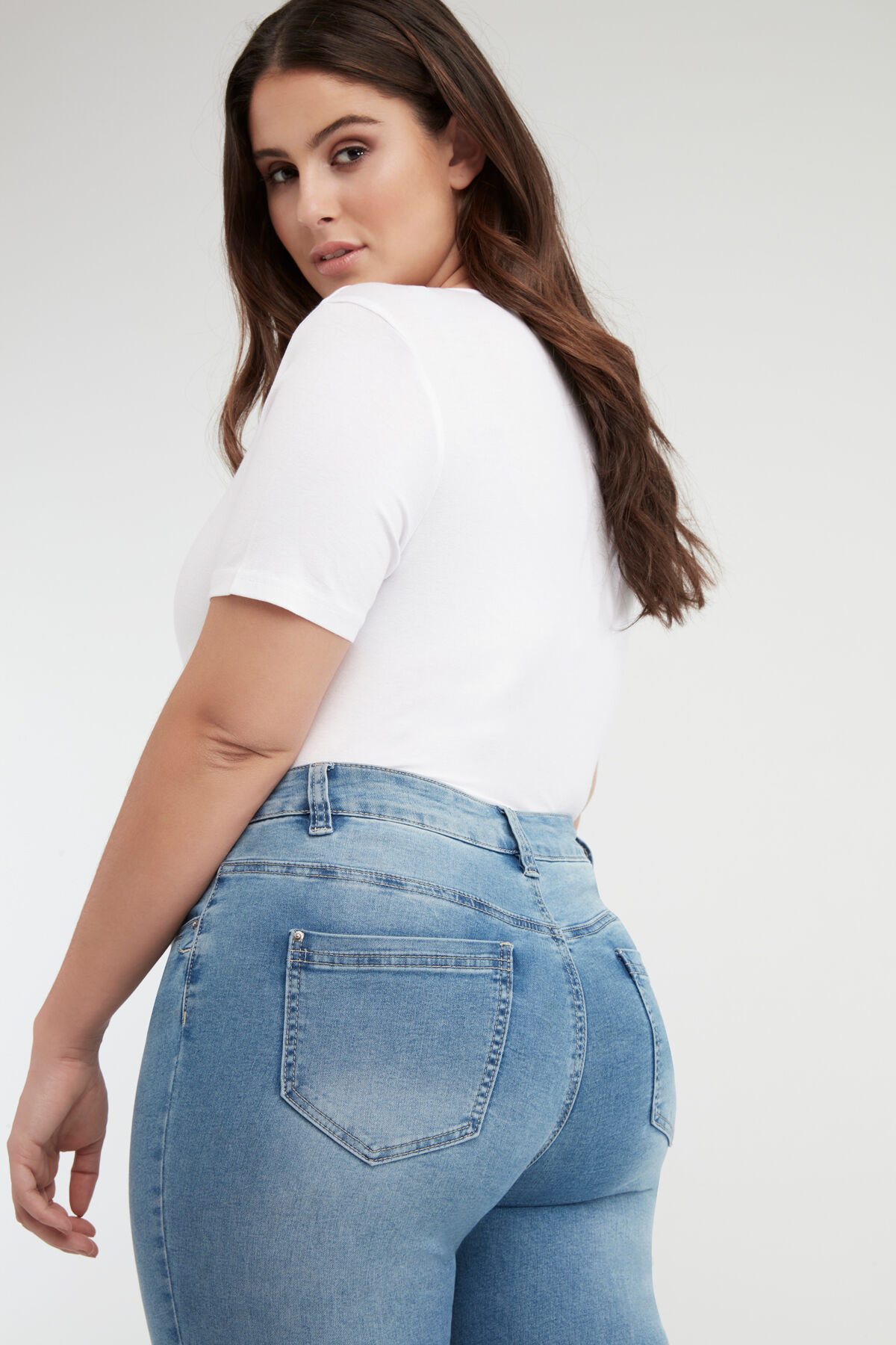 Skinny leg high waist CHERRY jeans image number 3