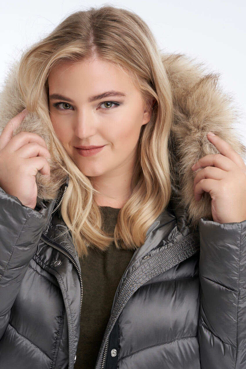 Veste matelass&eacute;e &agrave; capuche  image number 5