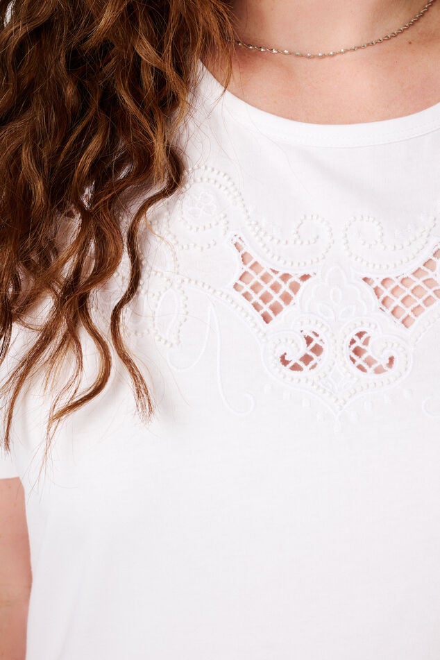 T-shirt avec broderie image number 6