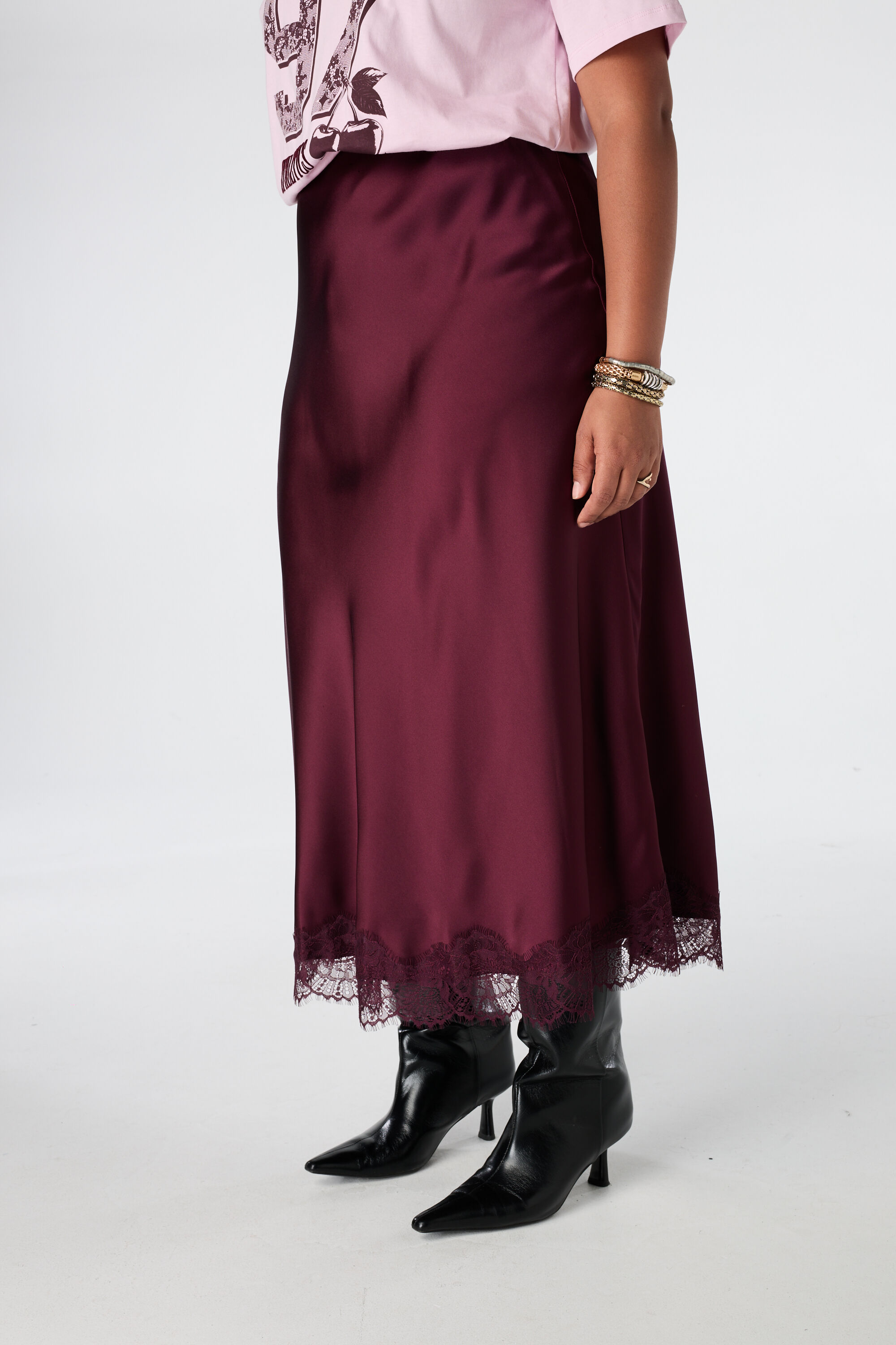 Jupe midi aspect satin avec dentelle image number 5