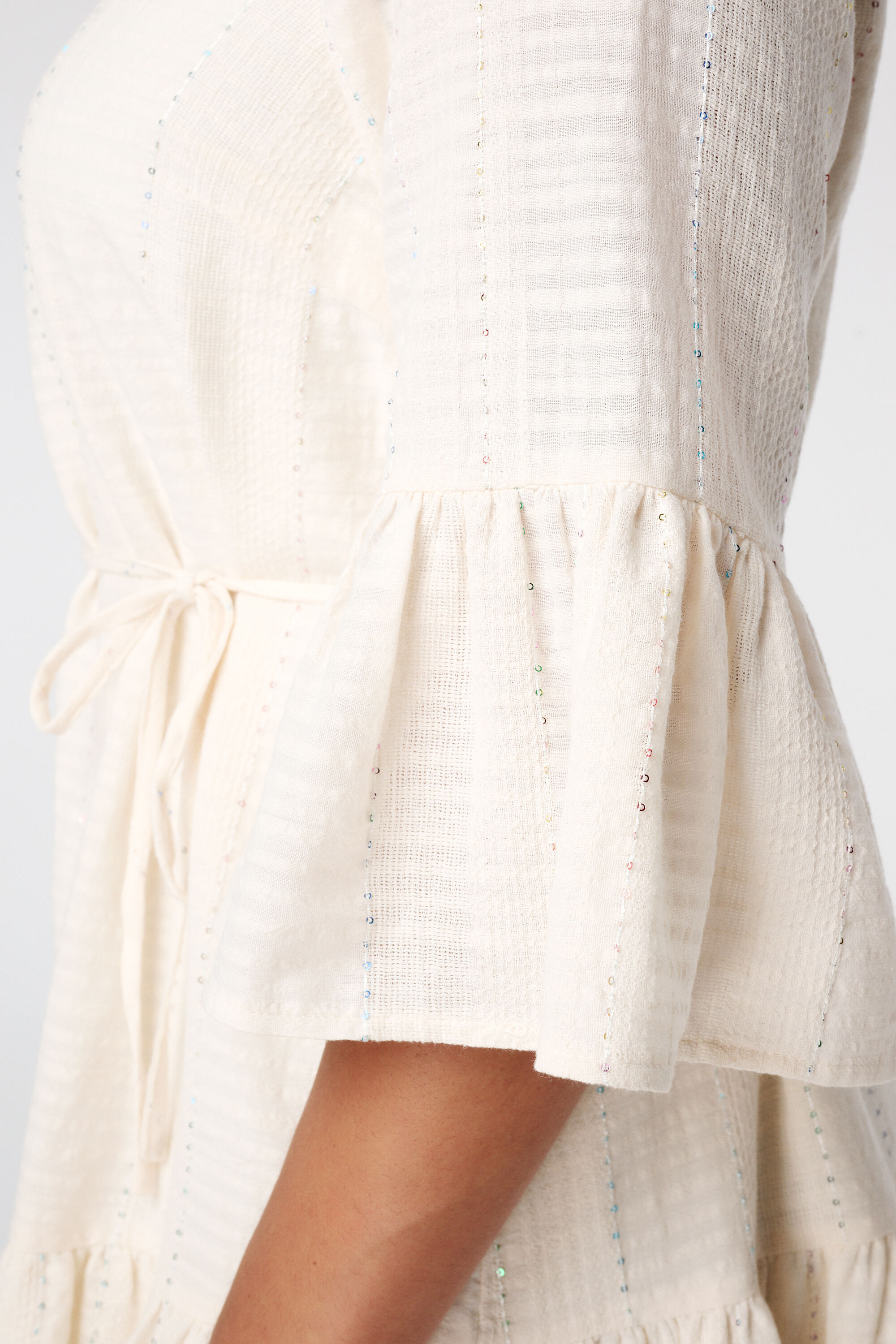 Robe avec d&eacute;tails paillet&eacute;s image number 6