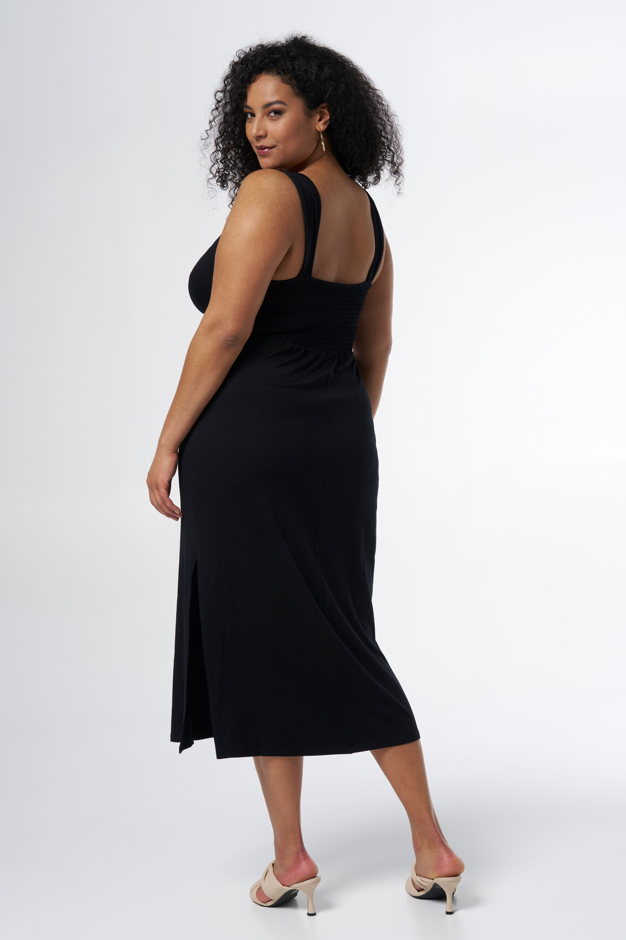 Robe midi &agrave; d&eacute;tails torsad&eacute;s  image number 3