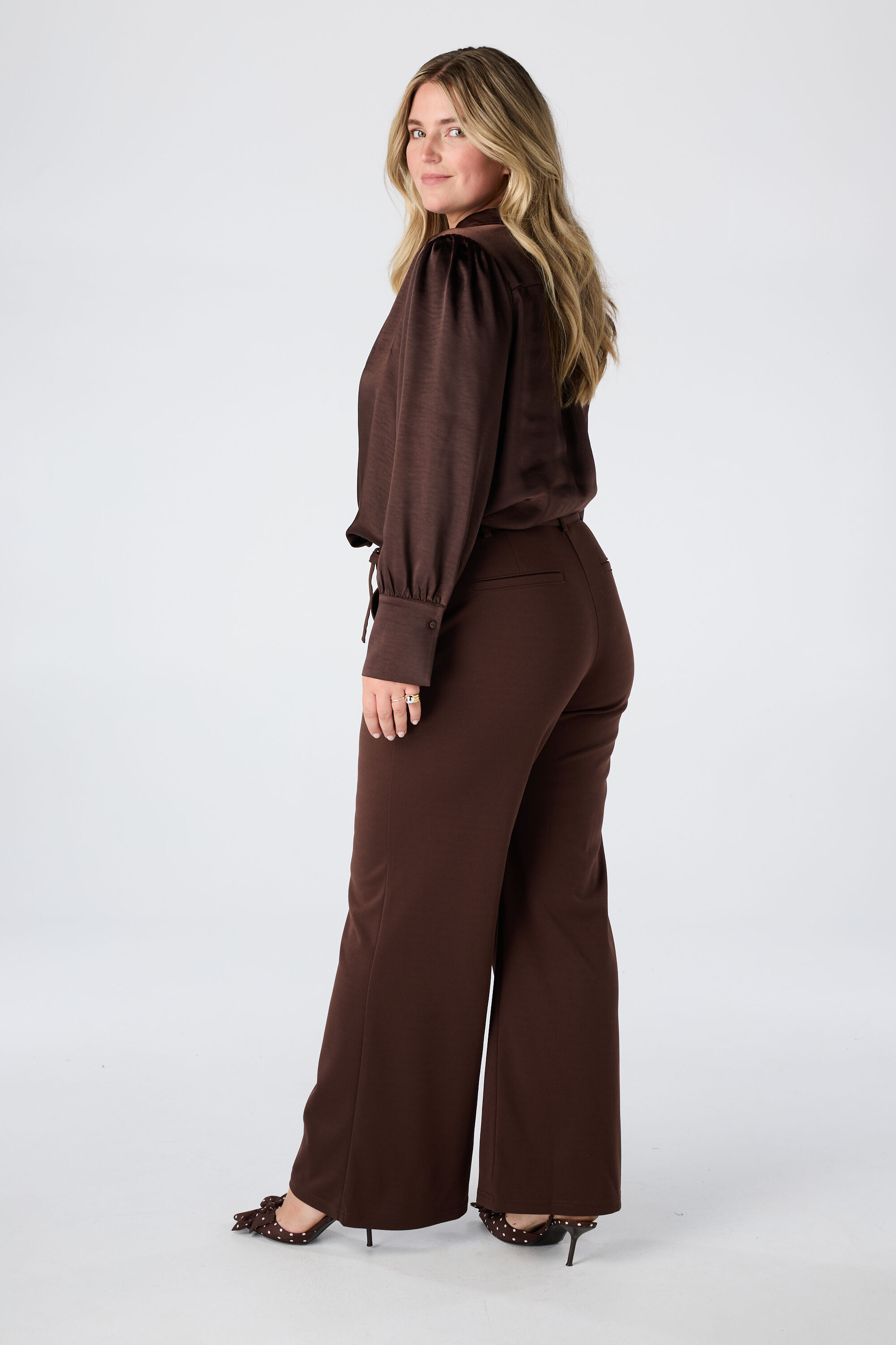 Pantalon droit avec ceinture image number 3
