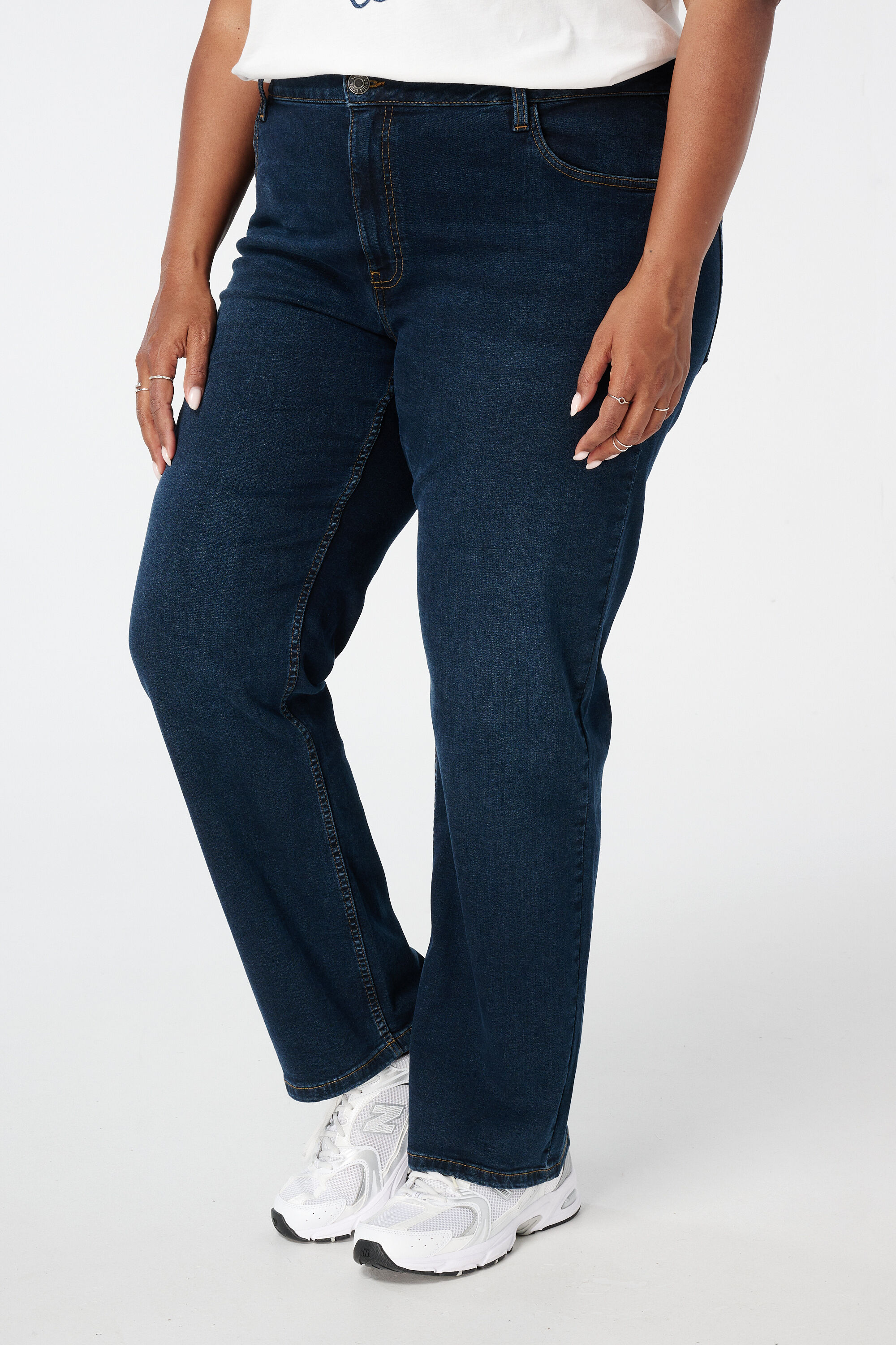 Jean &agrave; jambes droites LILY image number 5