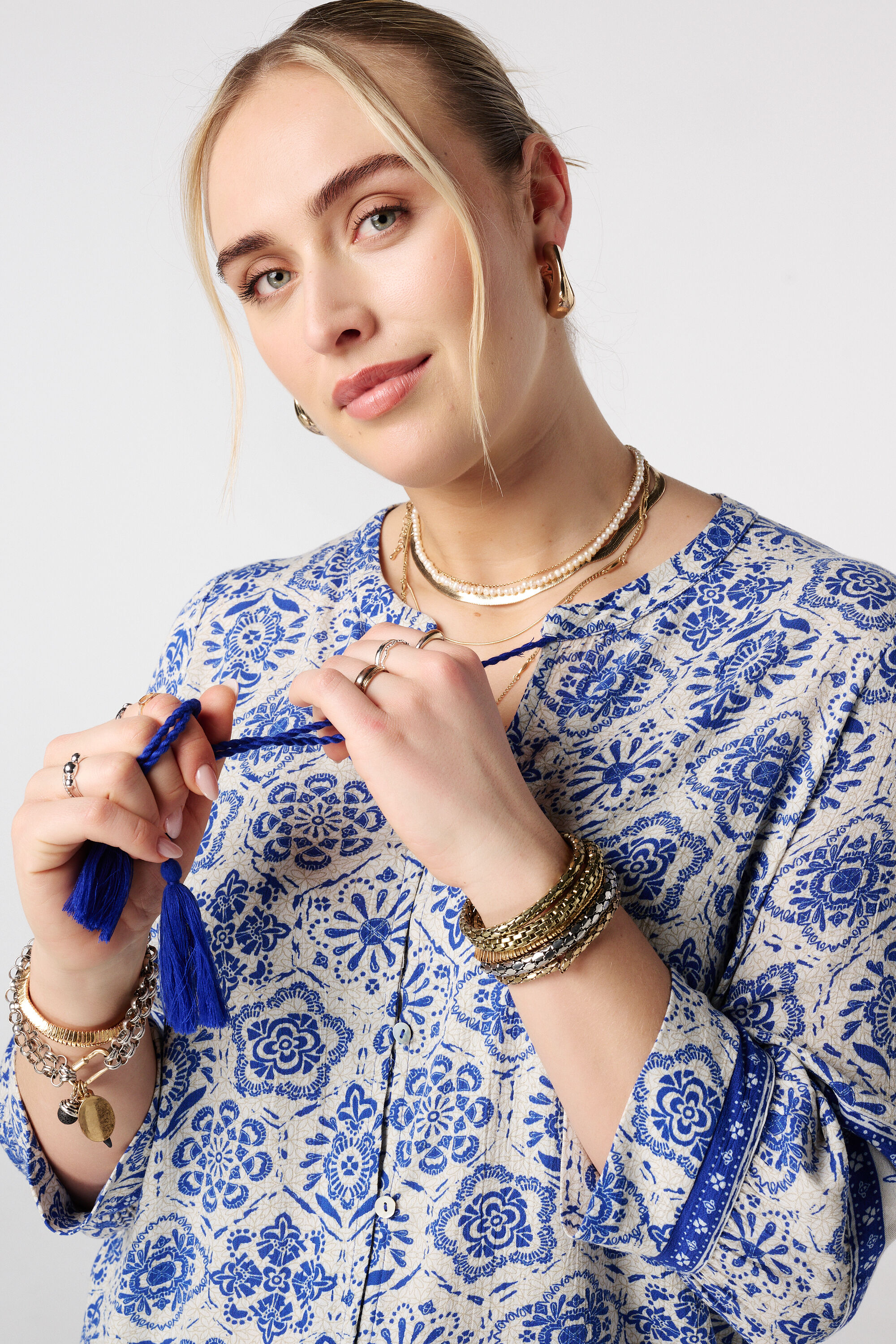 Blouse &agrave; fermeture boutonn&eacute;e image number 2