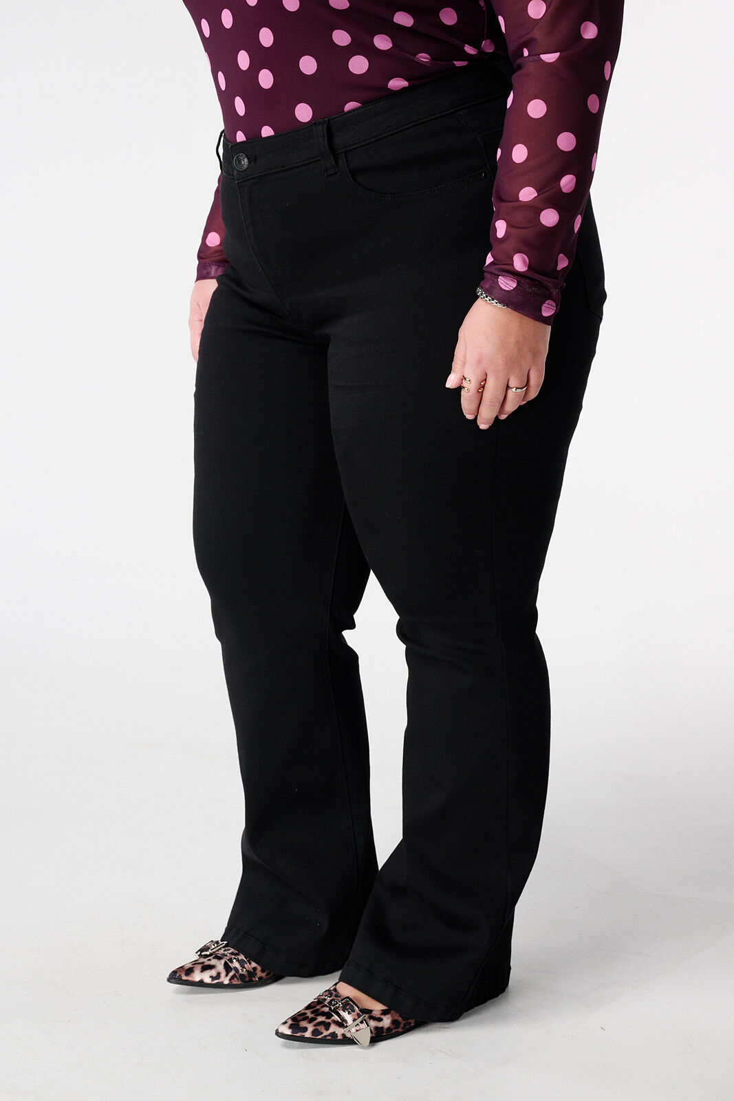 Jean &eacute;vas&eacute; JASMIN image number 5