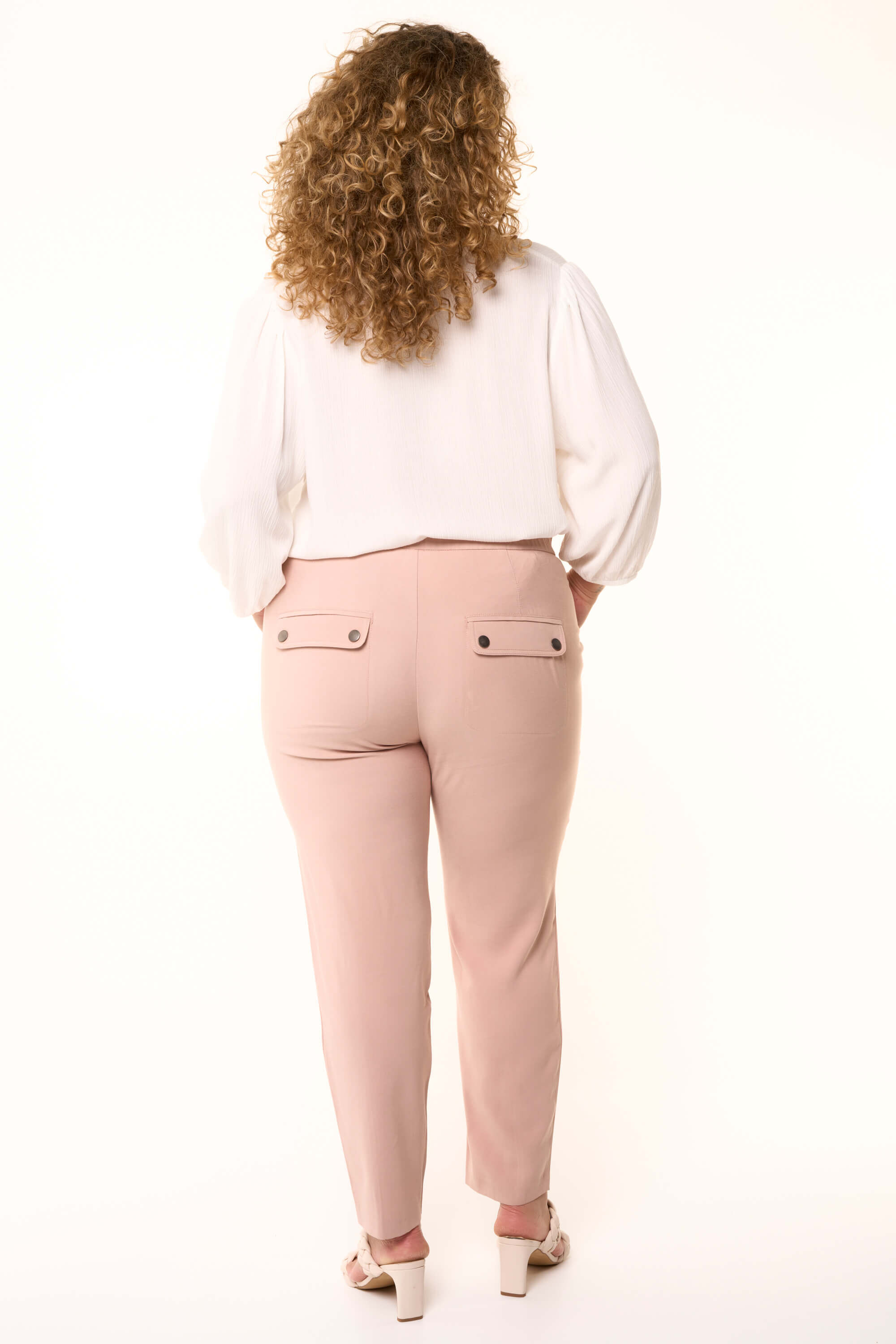 Pantalon avec une ceinture cordon image number 4