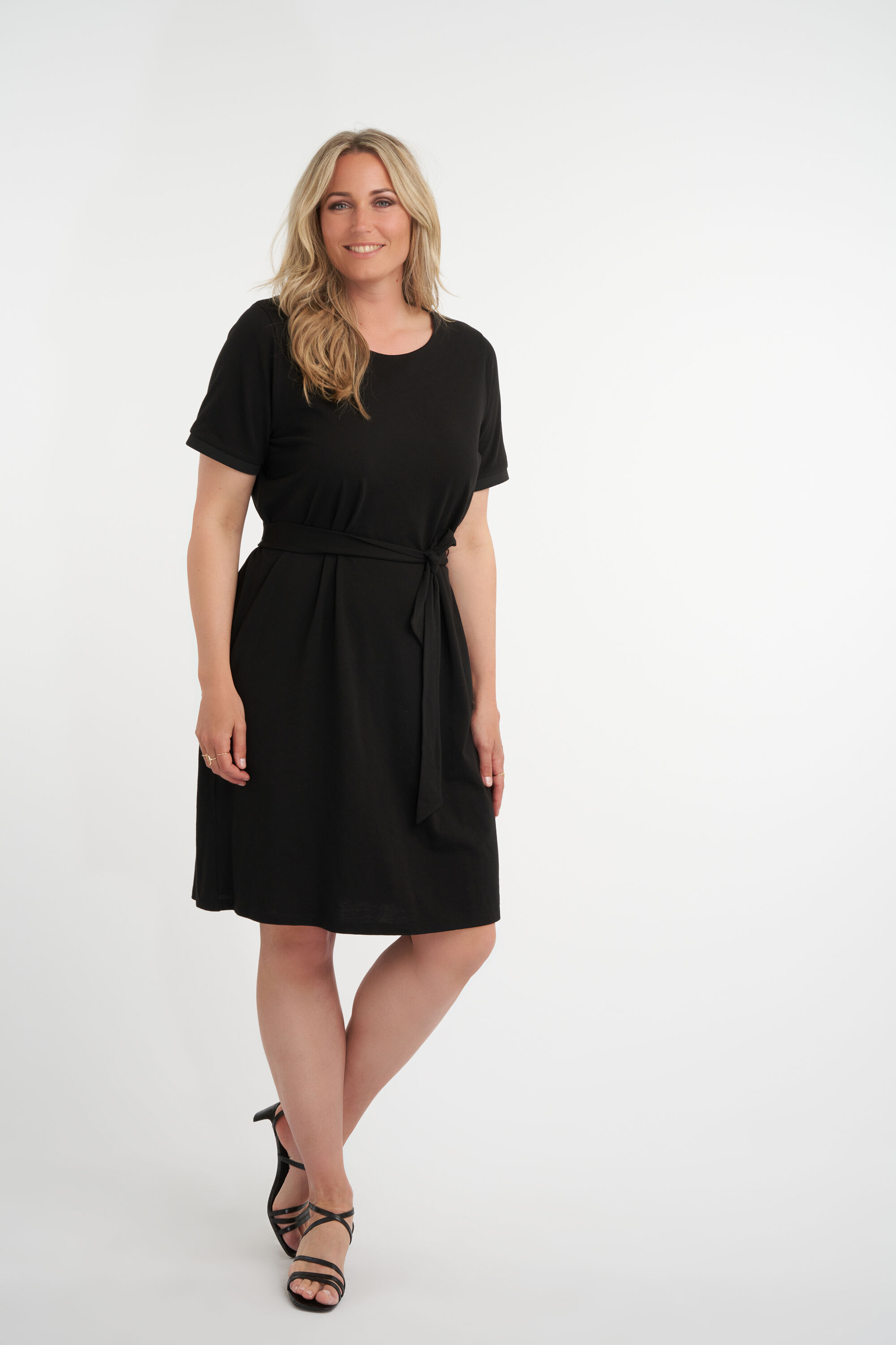 Robe avec ceinture &agrave; nouer image number 6