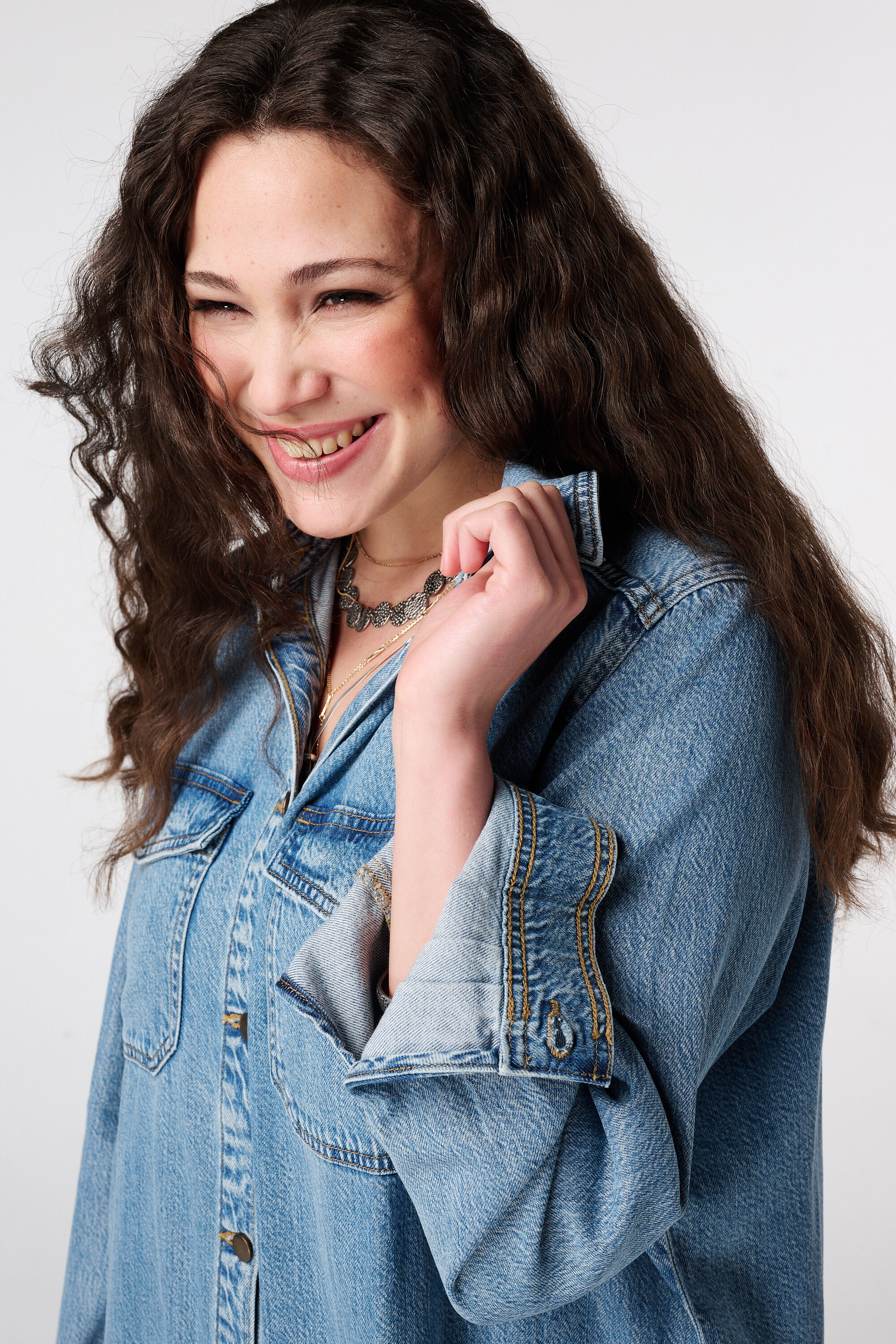 Robe en denim avec fermeture boutonn&eacute;e image number 4