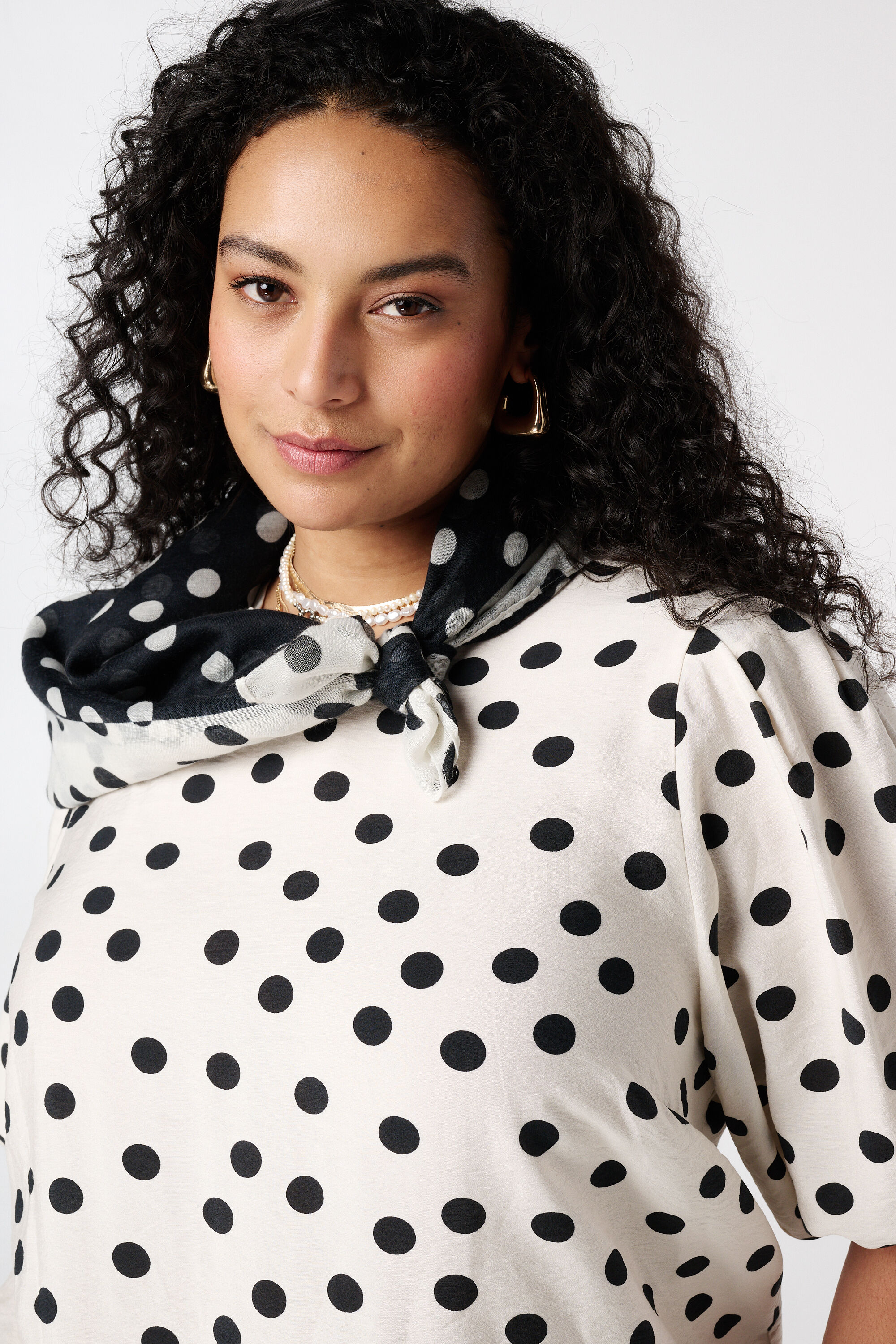 Foulard &agrave; pois image number 2