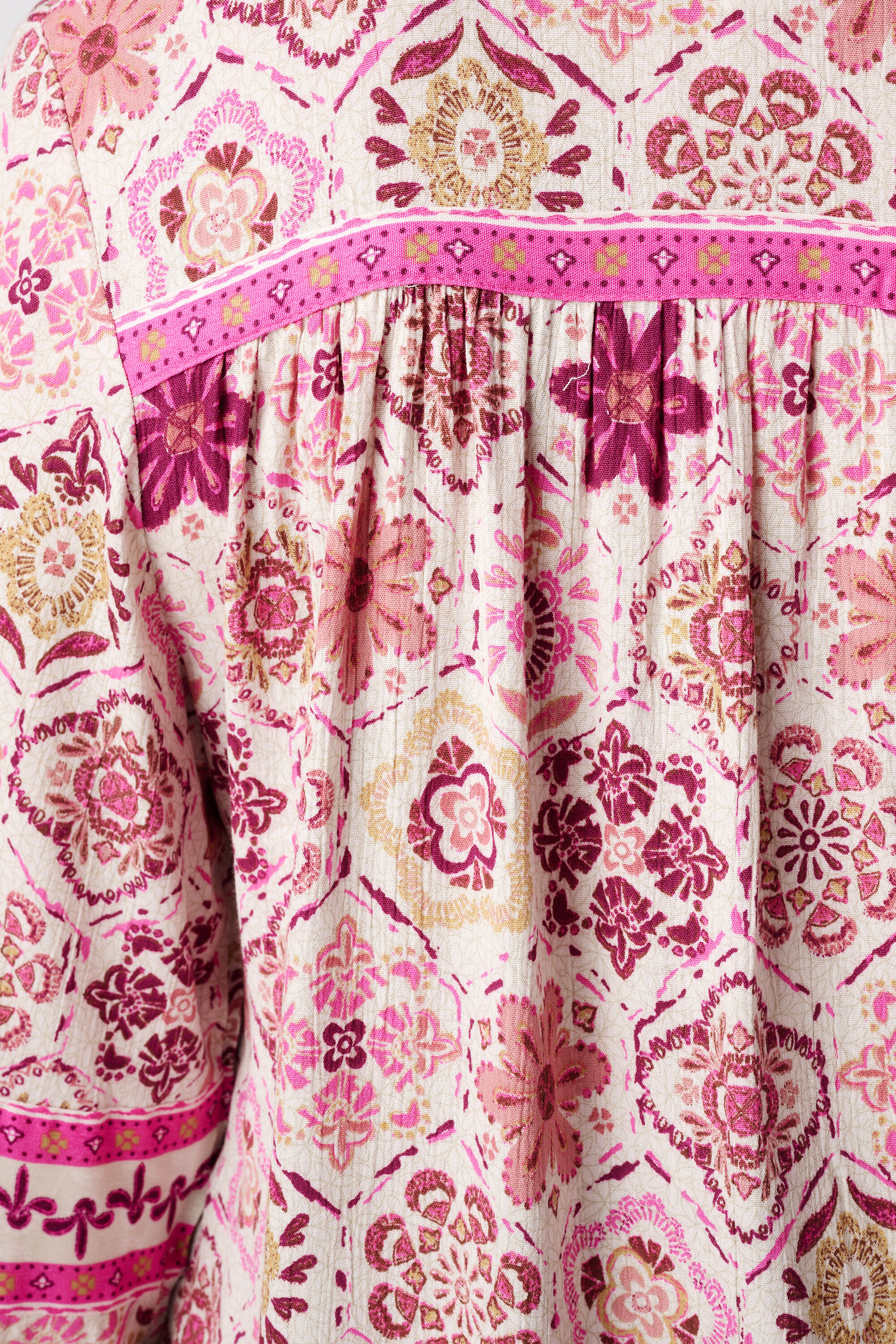 Blouse &agrave; fermeture boutonn&eacute;e image number 6