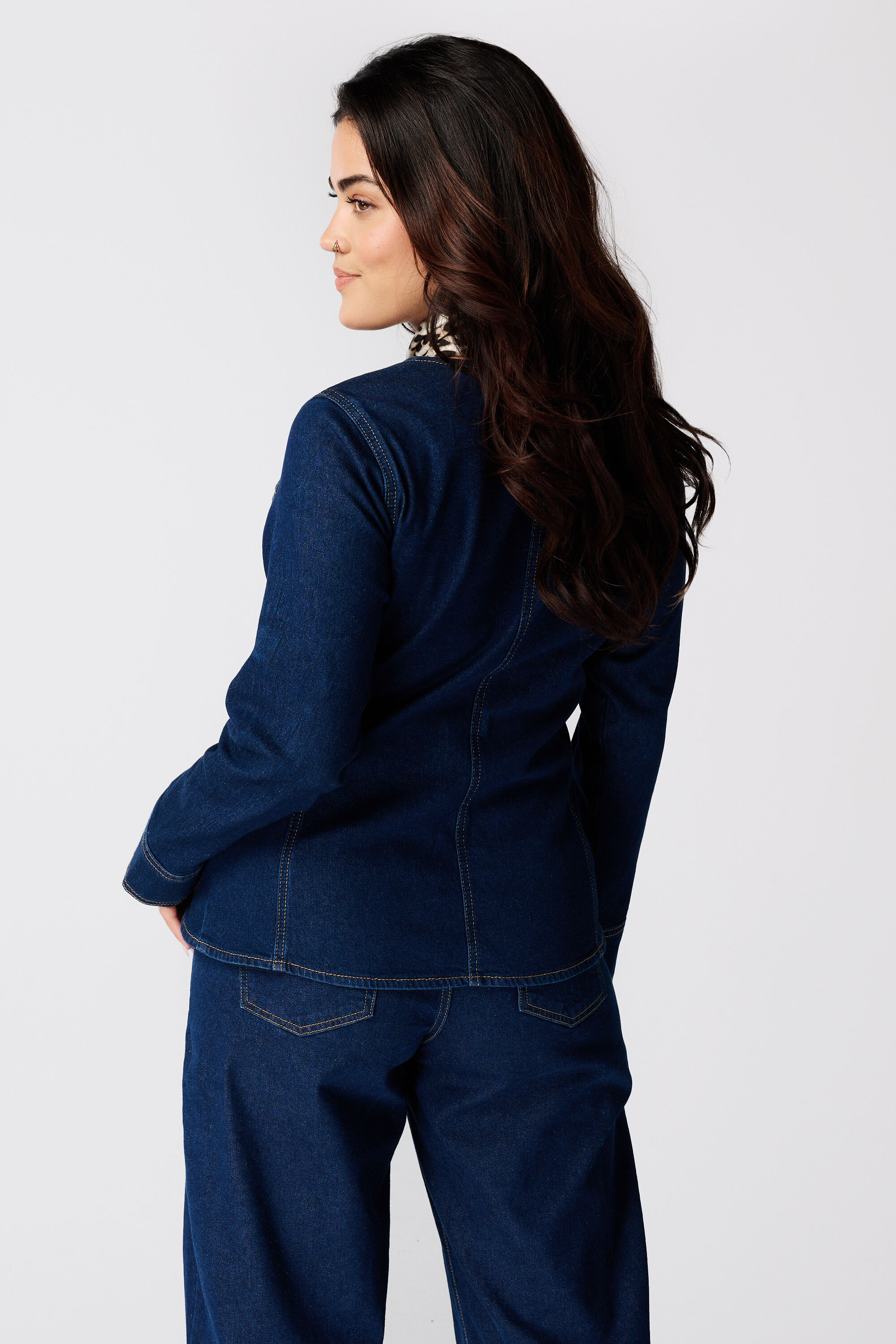 Veste en denim ajust&eacute;e image number 3
