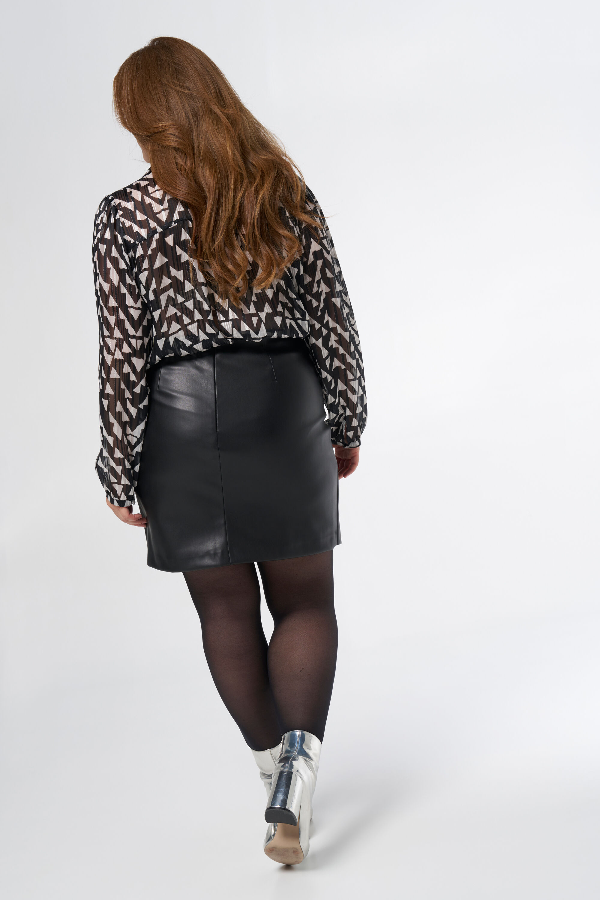 Jupe confectionn&eacute;e en similicuir  image number 3