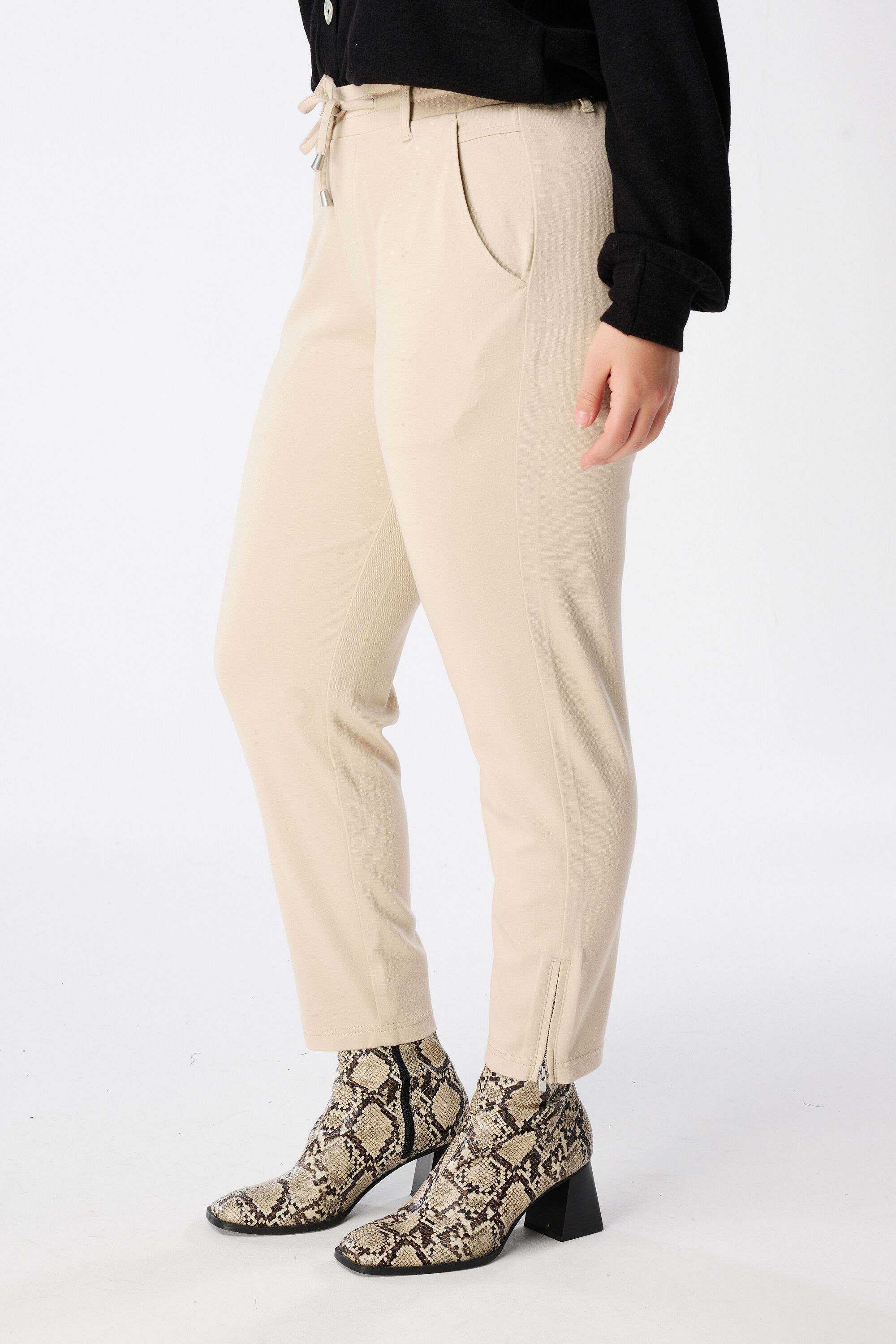 Pantalon avec cordon de serrage image number 4