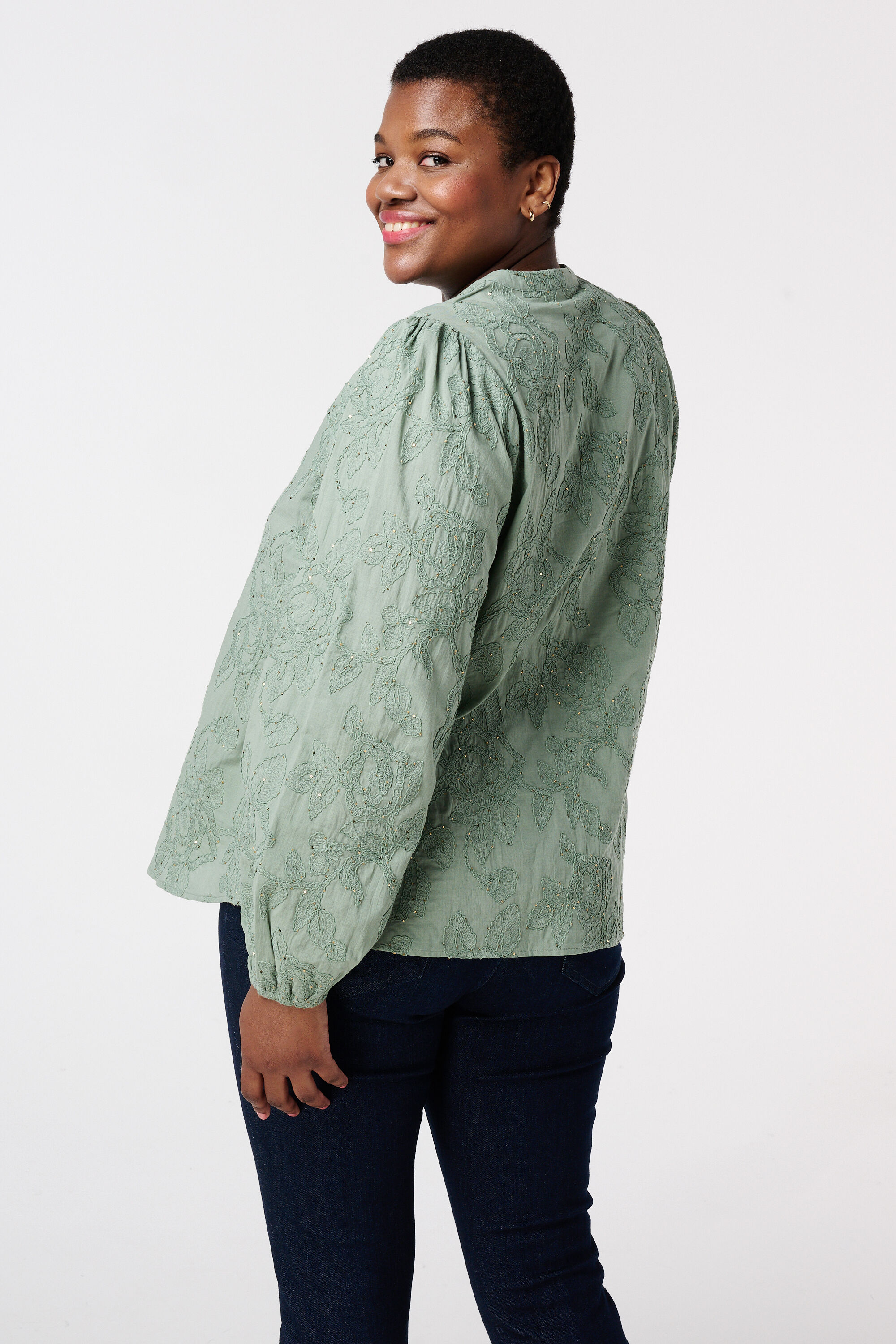 Chemisier &agrave; broderies florales image number 3