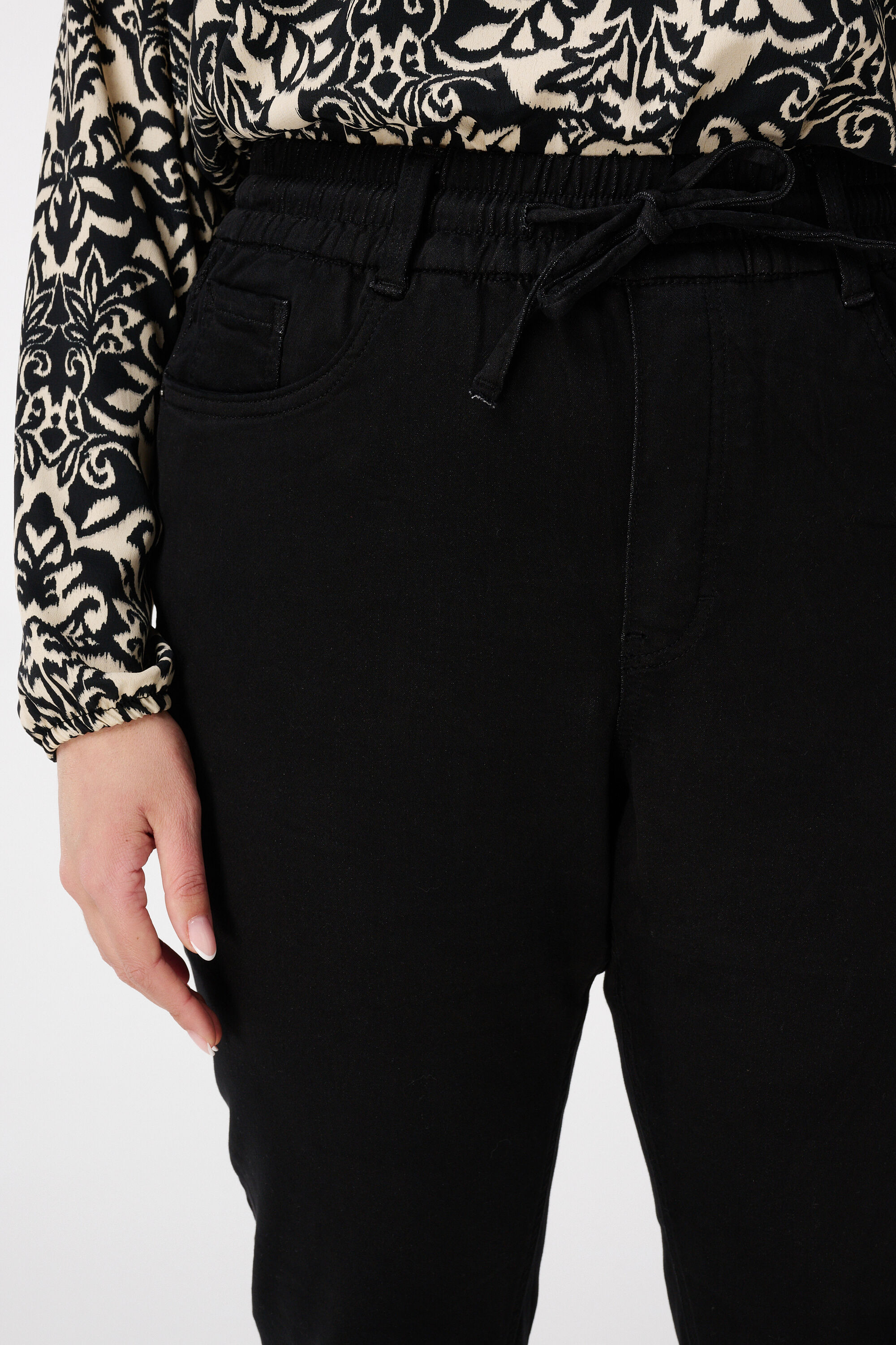 Pantalon jogger en denim image number 4