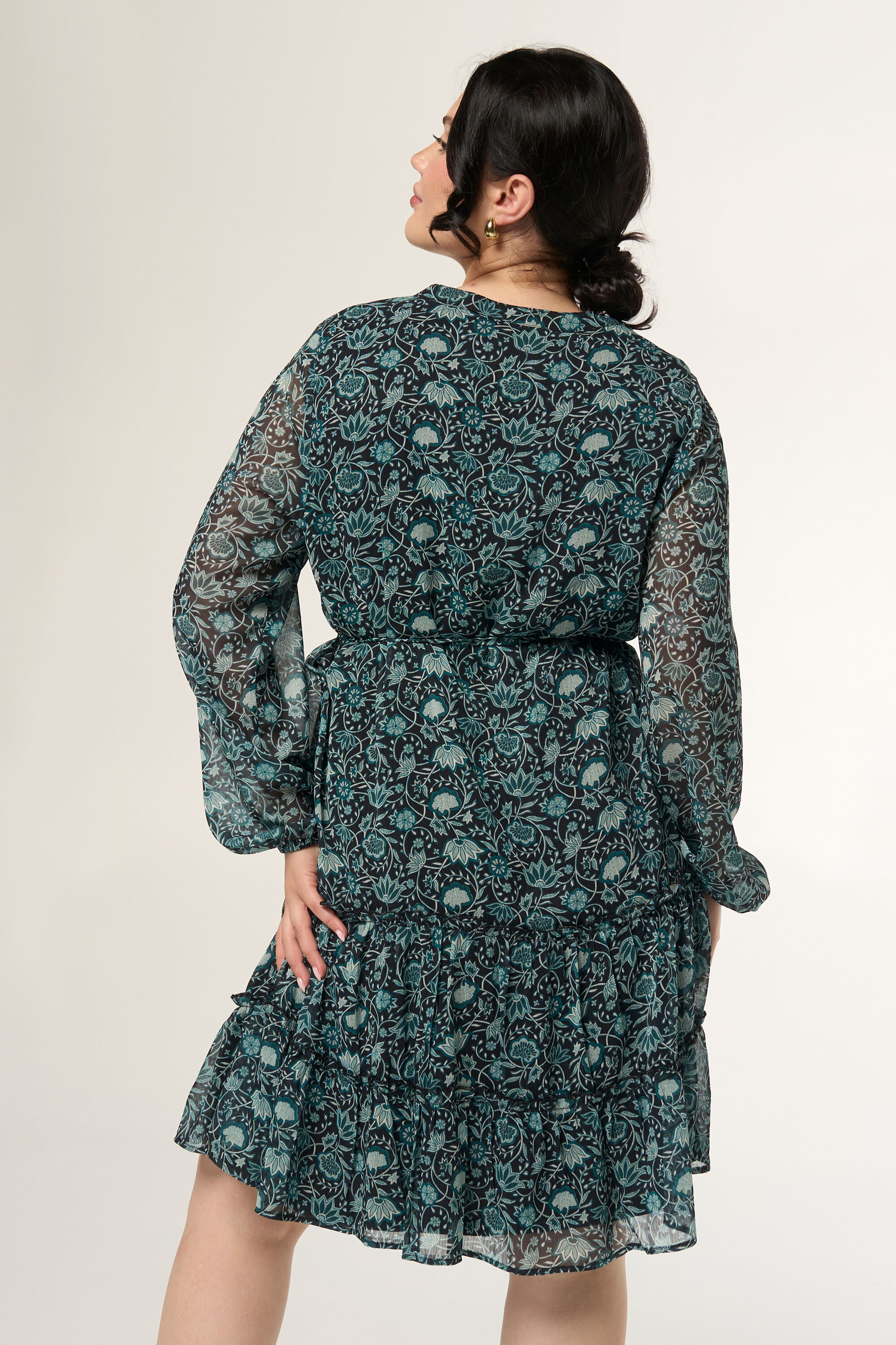 Robe &agrave; boutons traversants avec ceinture image number 3