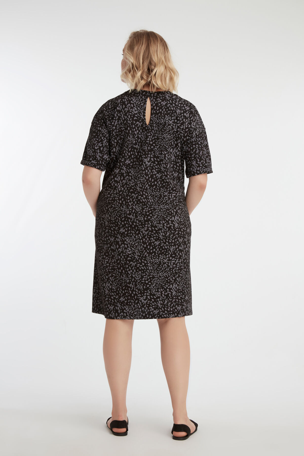 Robe d&eacute;contract&eacute;e image number 4