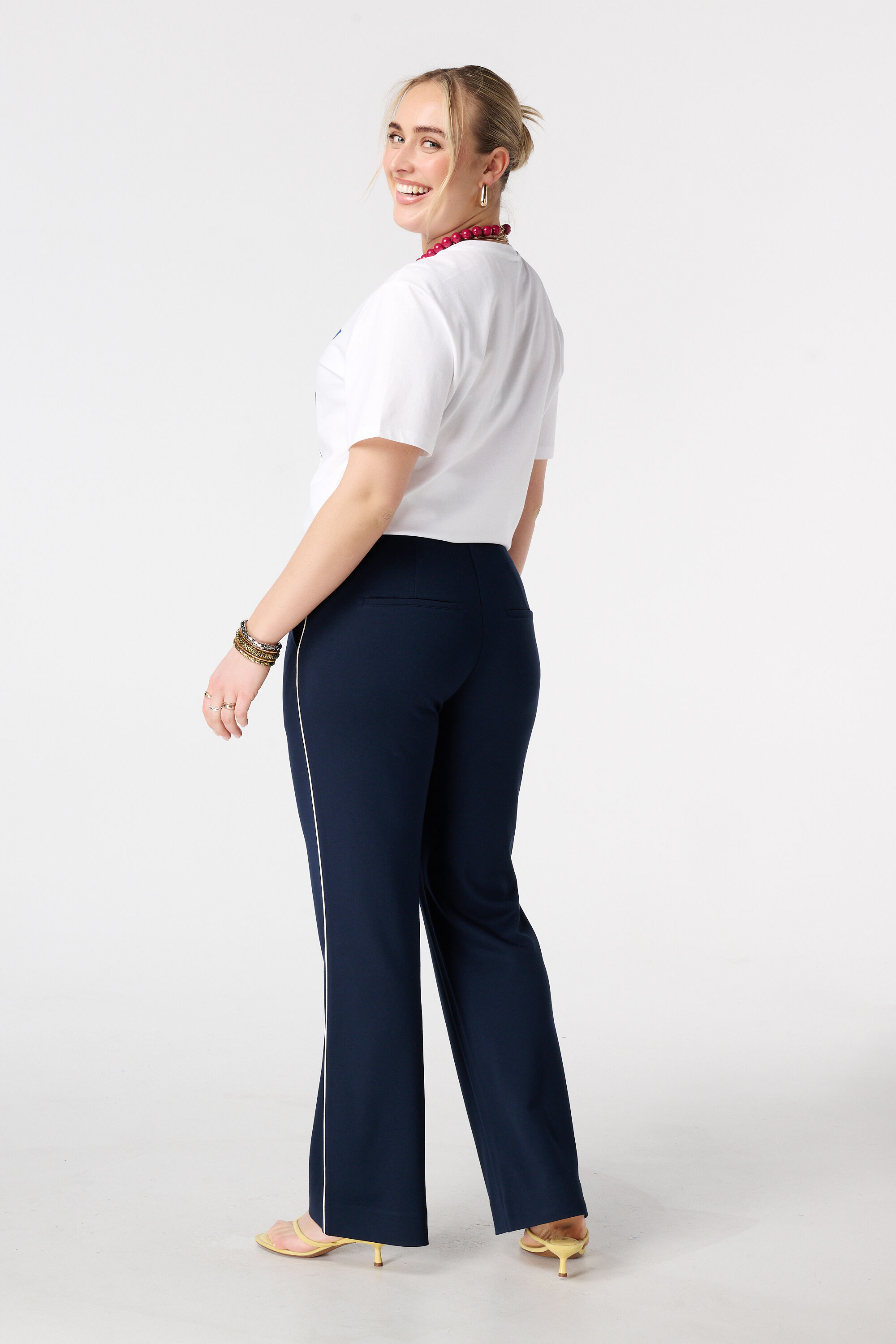 Pantalon wide leg avec coutures d&eacute;coratives image number 3