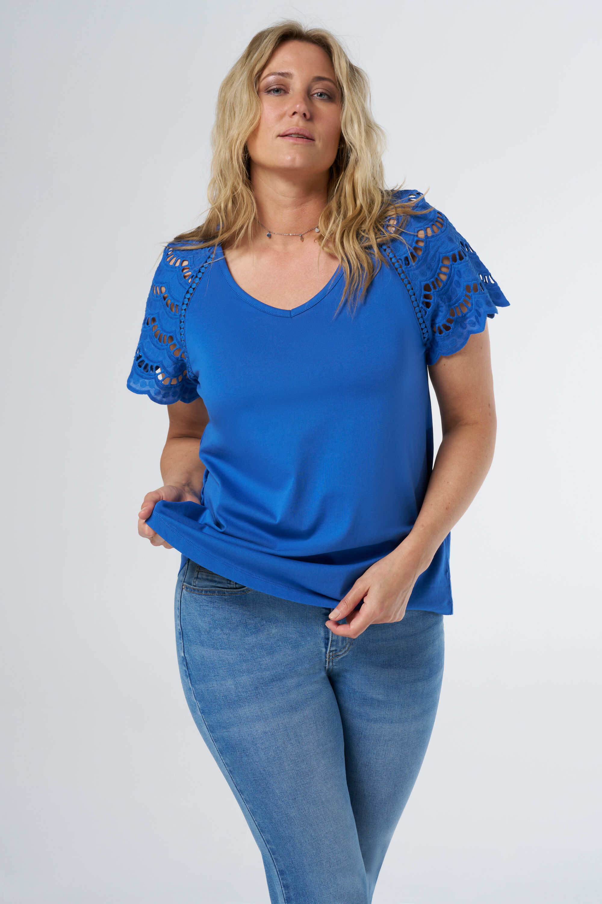 T-shirt avec d&eacute;tails sur les manches image number 6