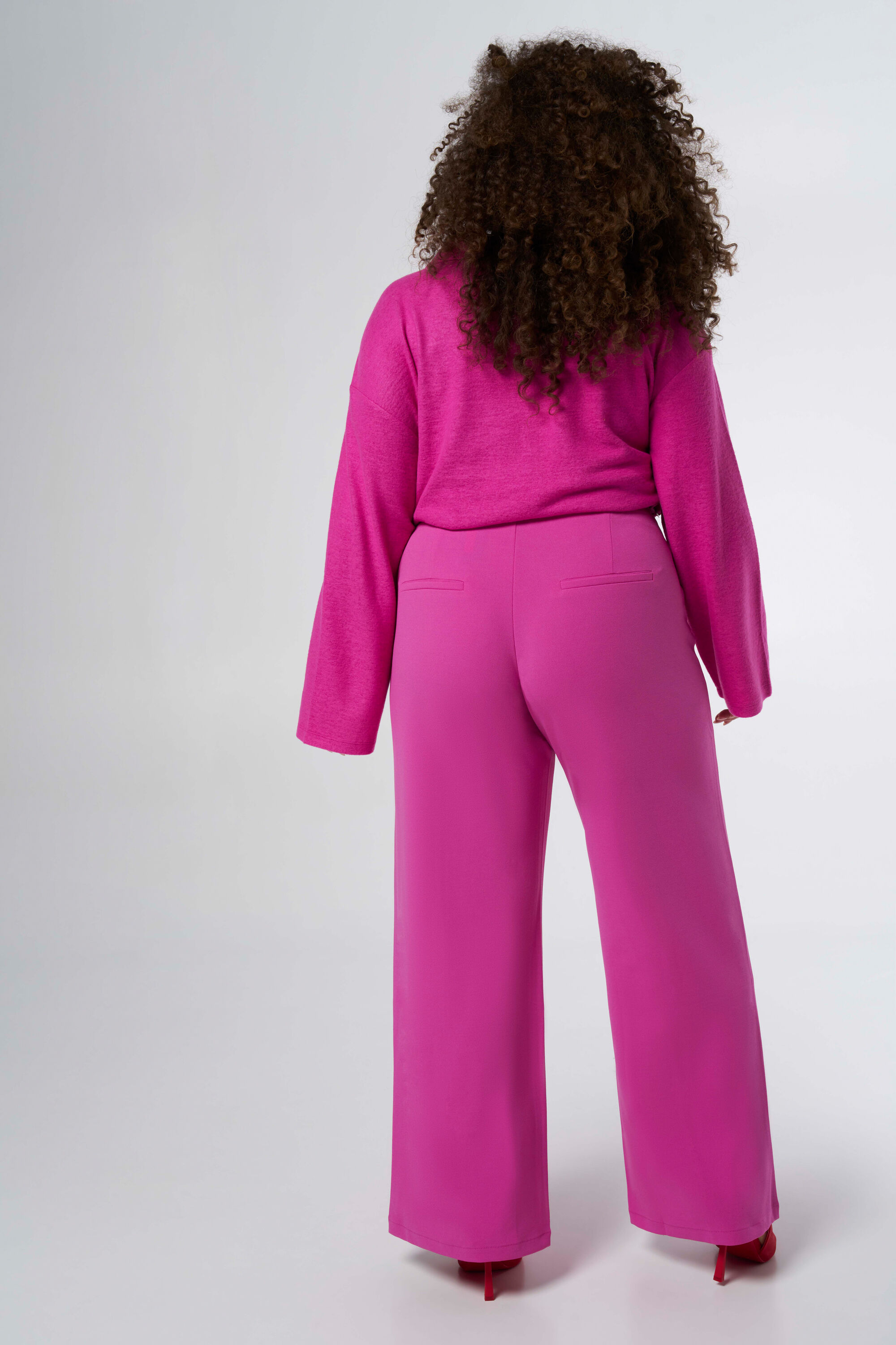 Pantalon droit extensible image number 3