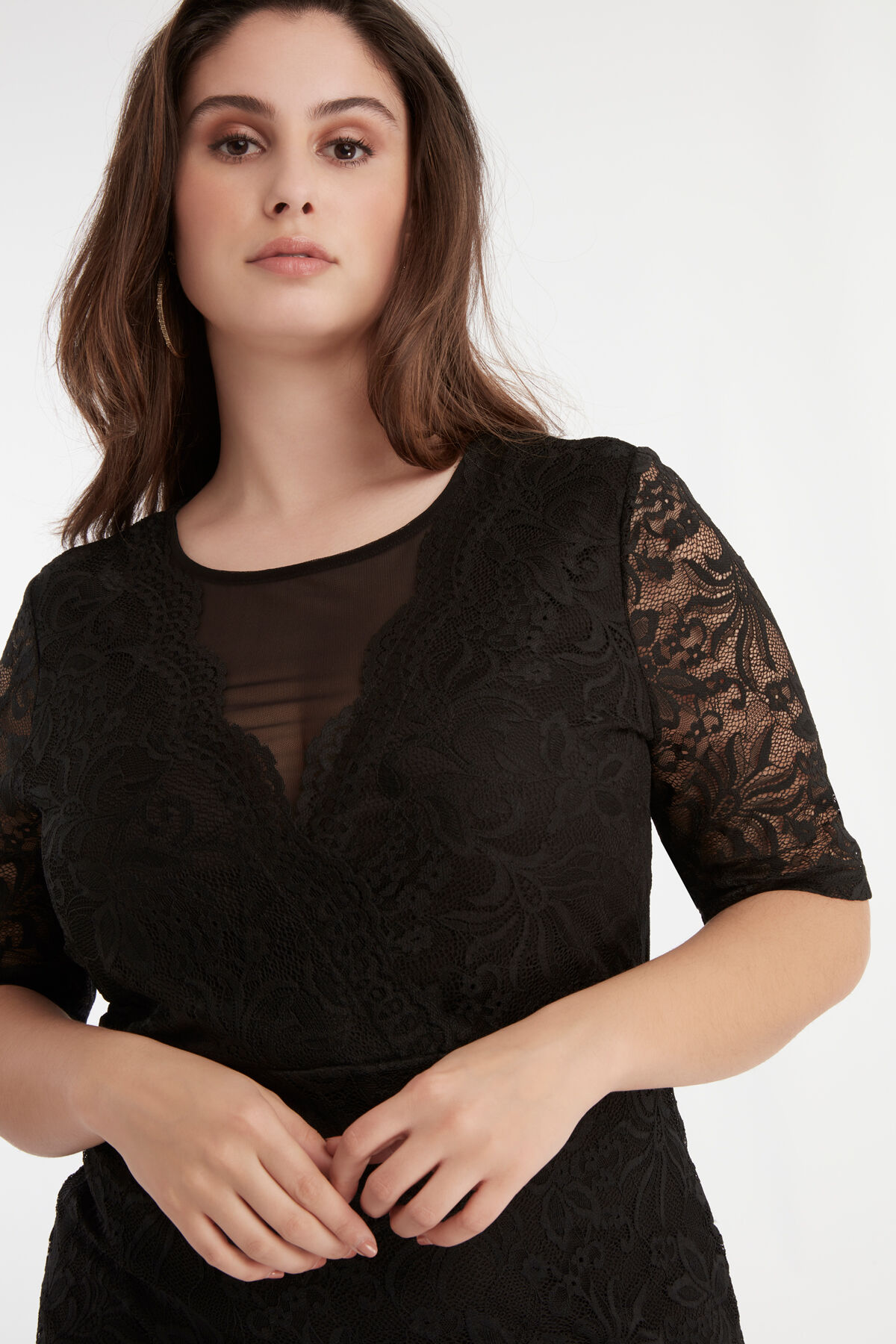 Robe en dentelle &eacute;lastique image number 3