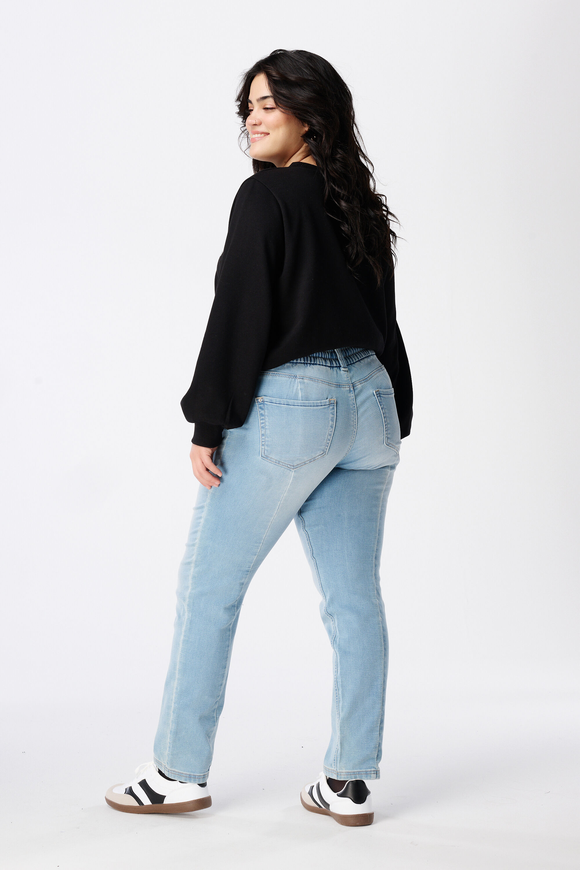 Pantalon jogger en denim image number 3