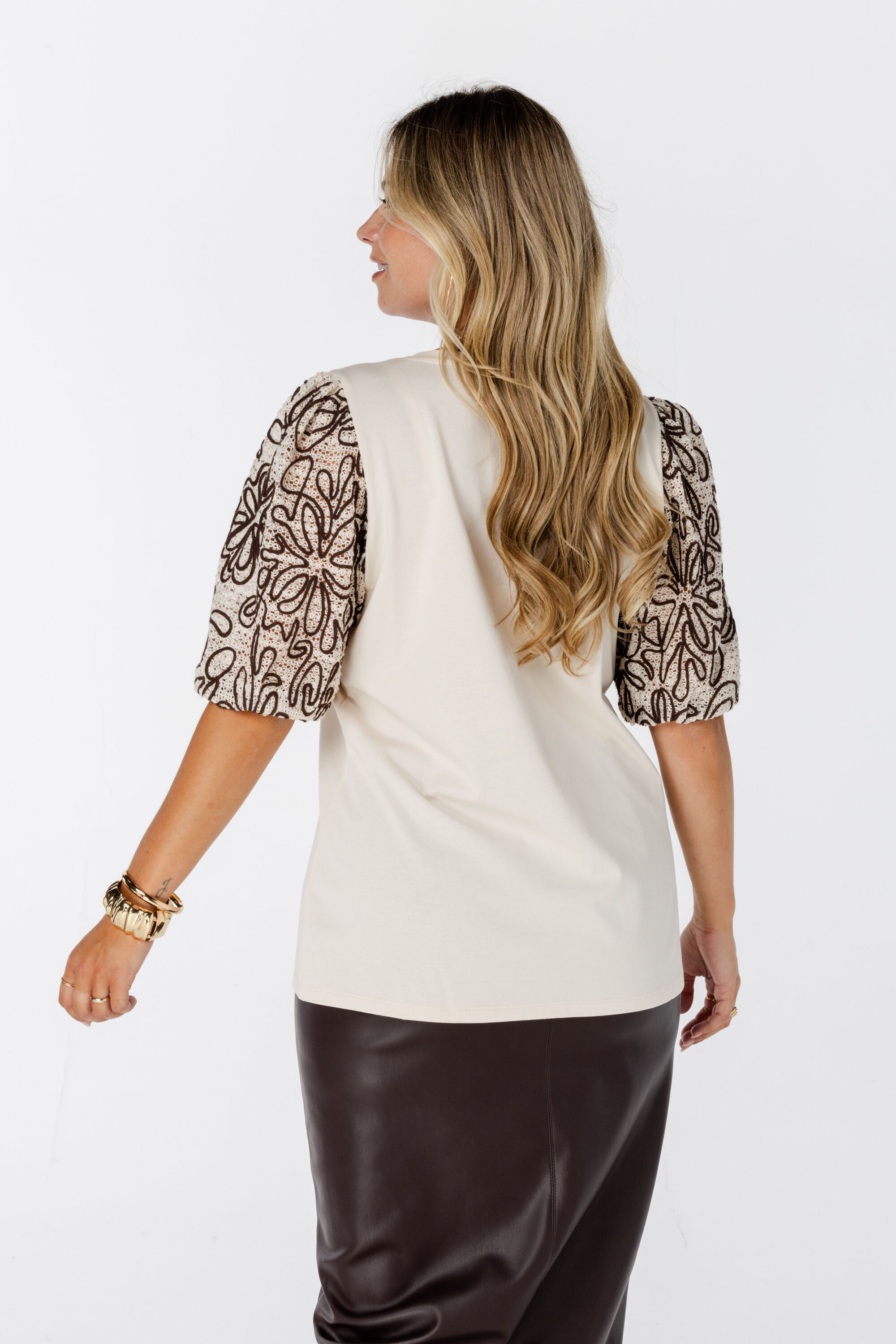 Haut avec manches brod&eacute;es image number 3