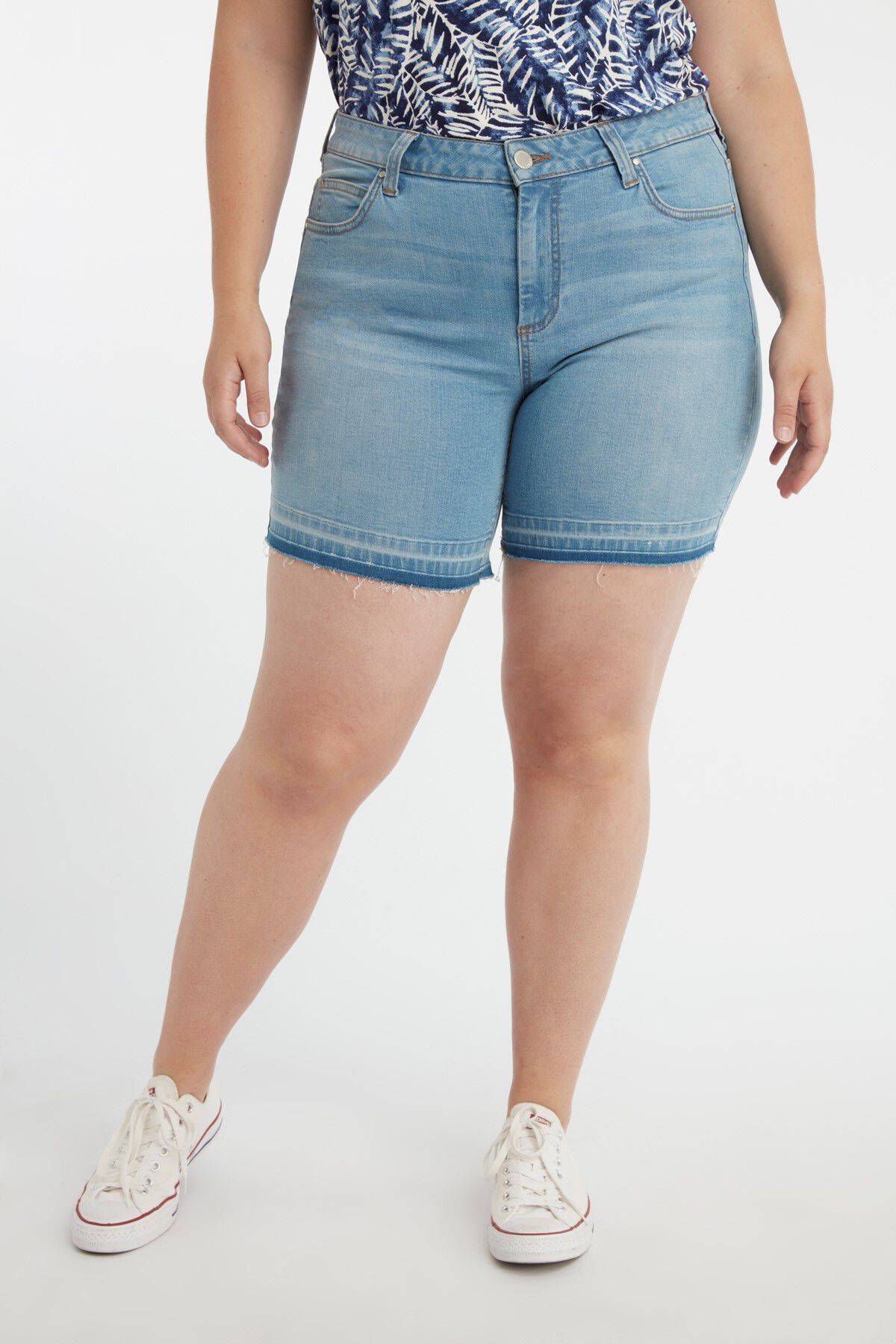 Short en denim &agrave; bord effiloch&eacute; image number 5