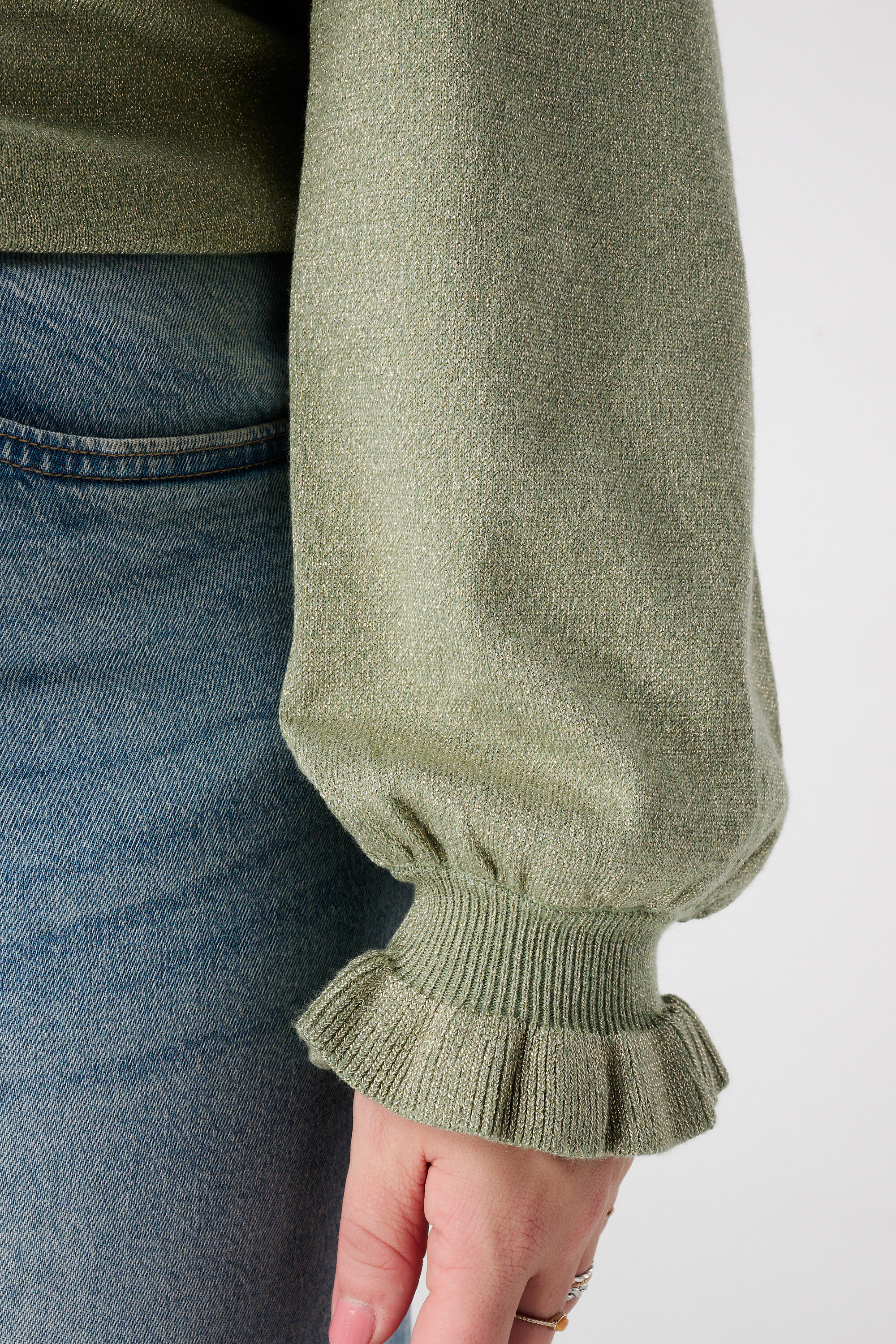 Pull en lurex avec manches volant&eacute;es image number 6