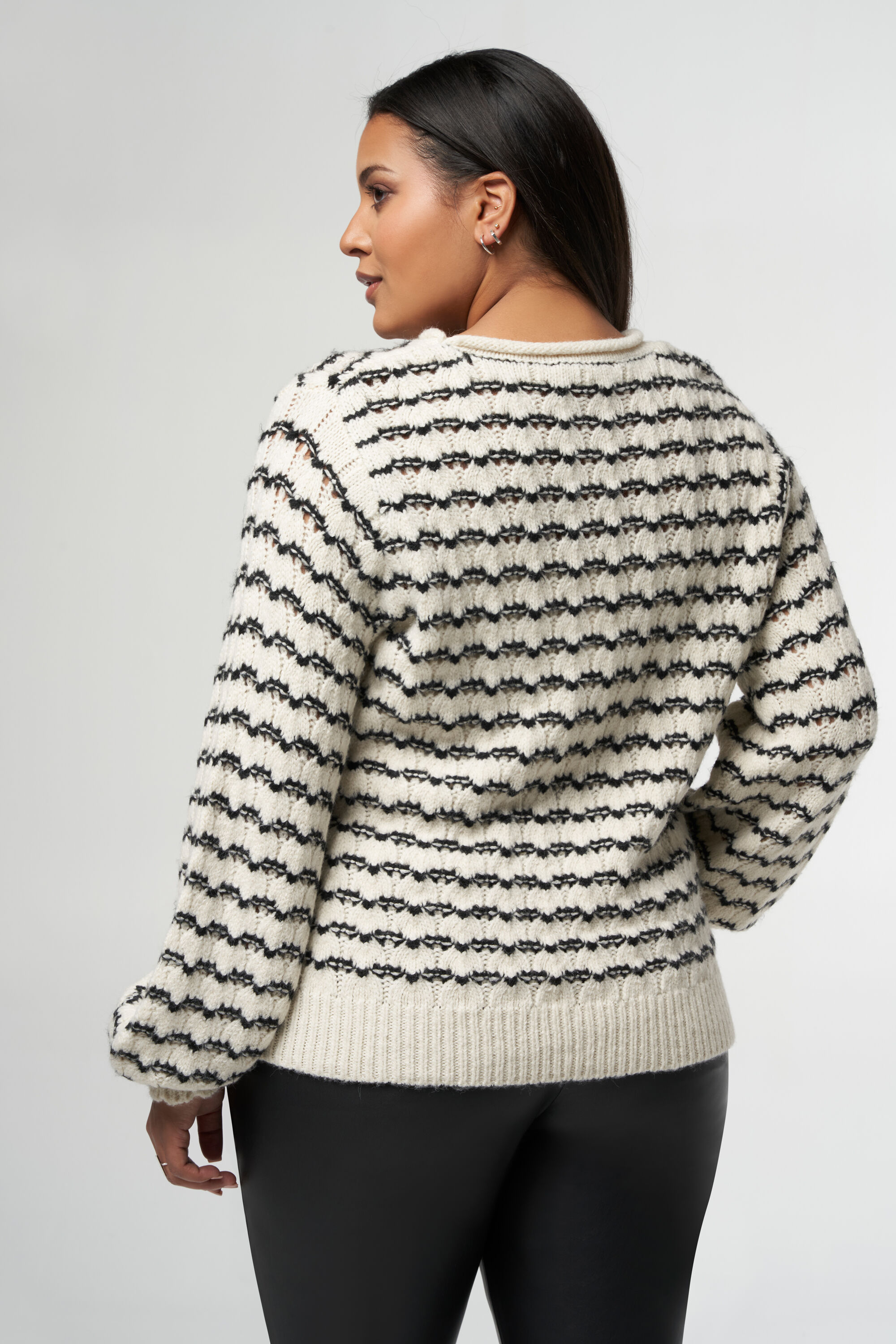 Pull ray&eacute; en maille image number 3