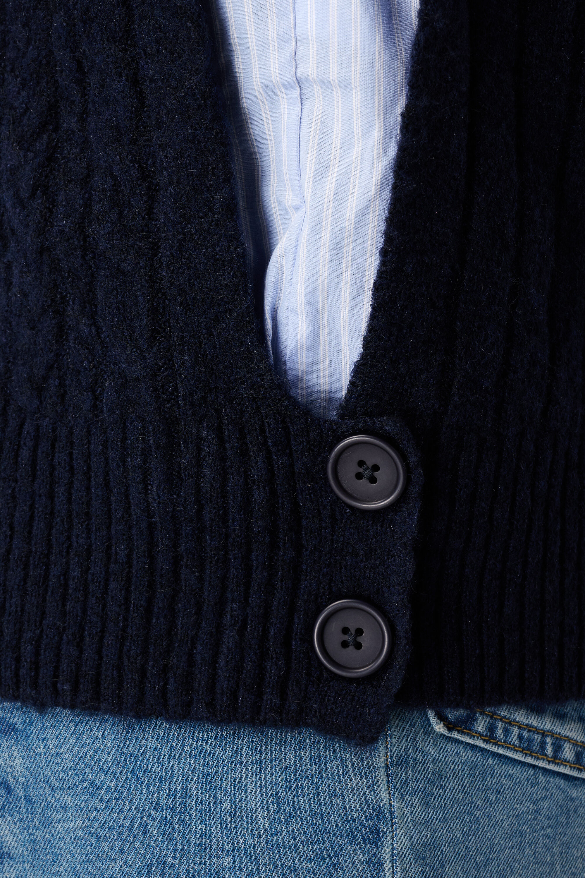 Pull avec manches de blouse contrastantes image number 6