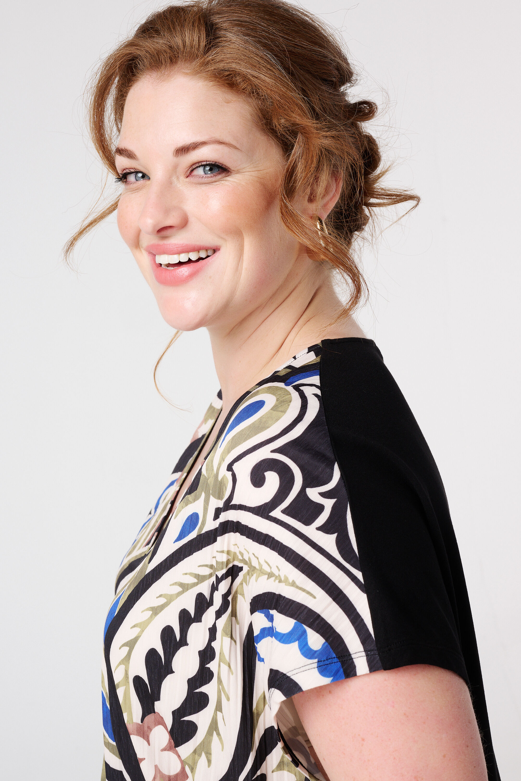 Haut textur&eacute; et col en V image number 4