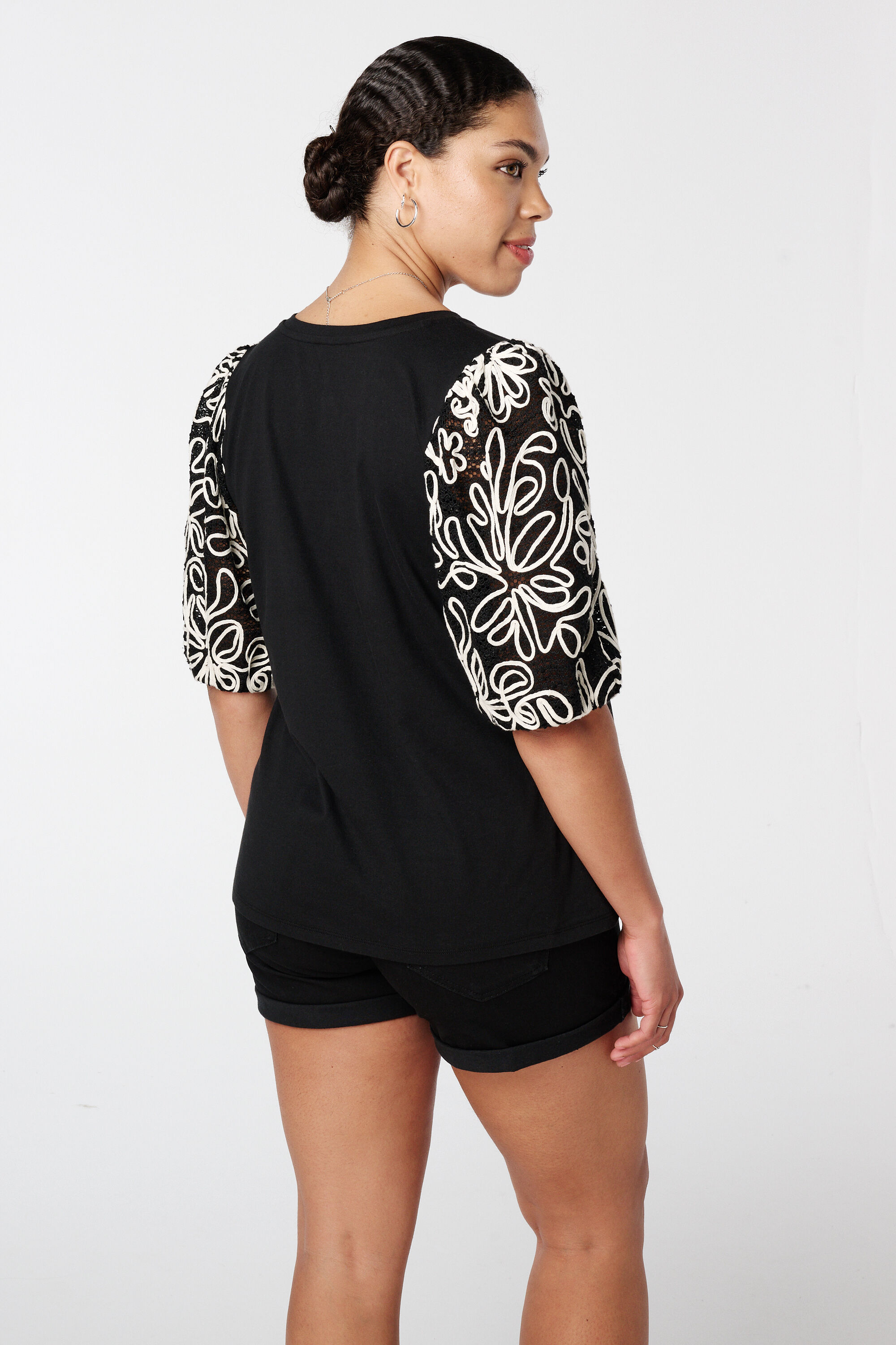 T-shirt &agrave; manches brod&eacute;es image number 3