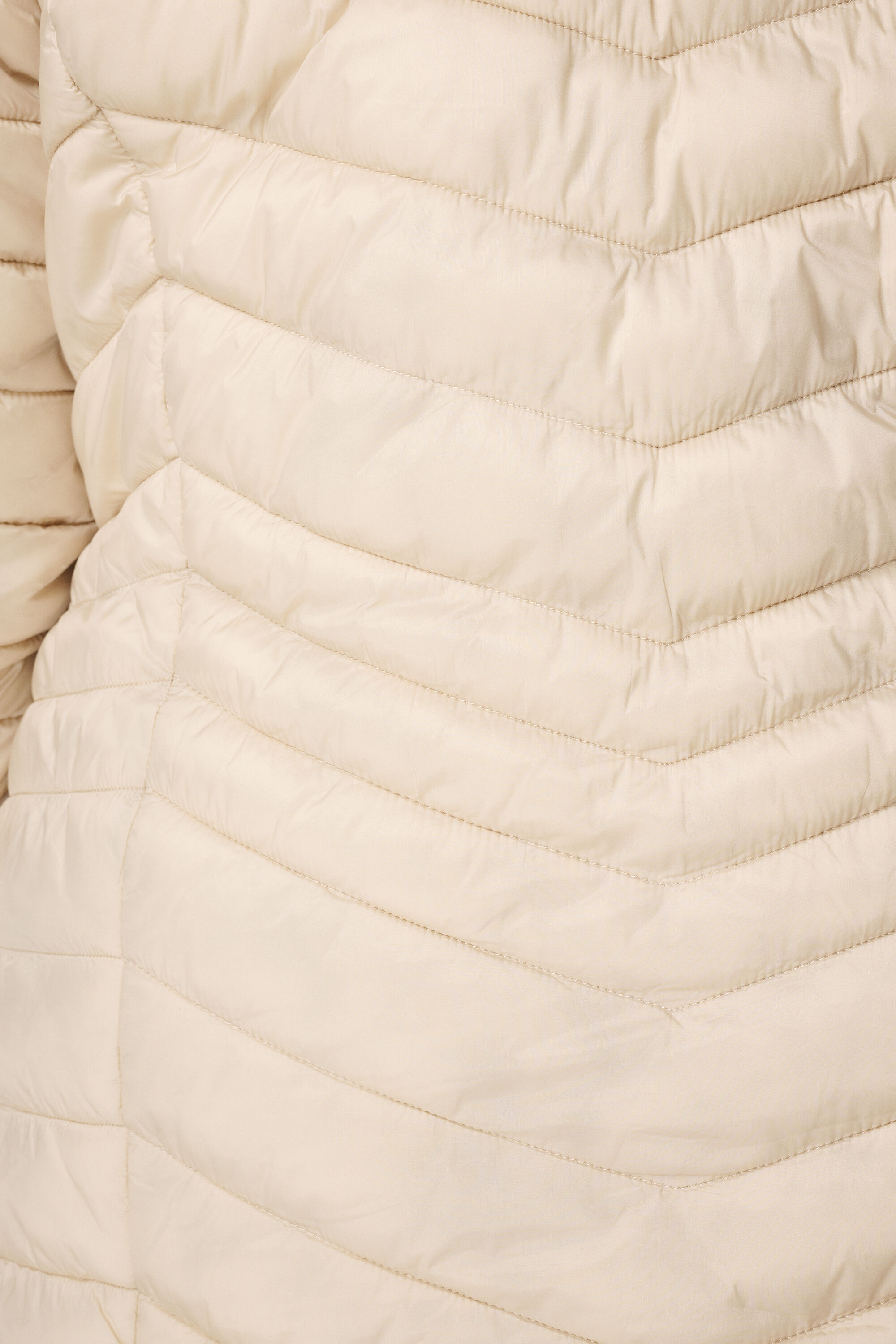 Veste l&eacute;g&egrave;rement matelass&eacute;e image number 6