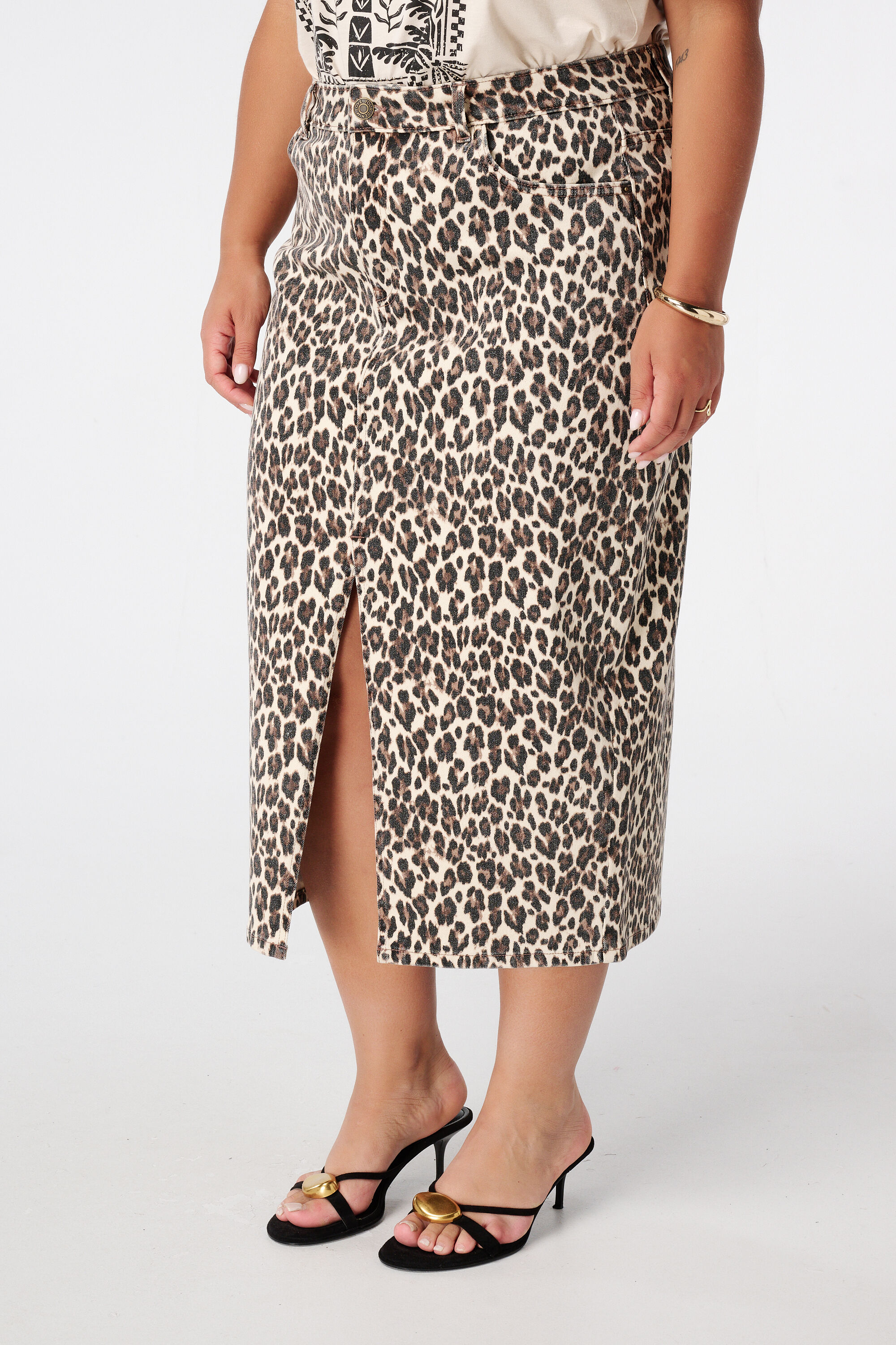 Jupe en denim avec imprim&eacute; panth&egrave;re image number 5