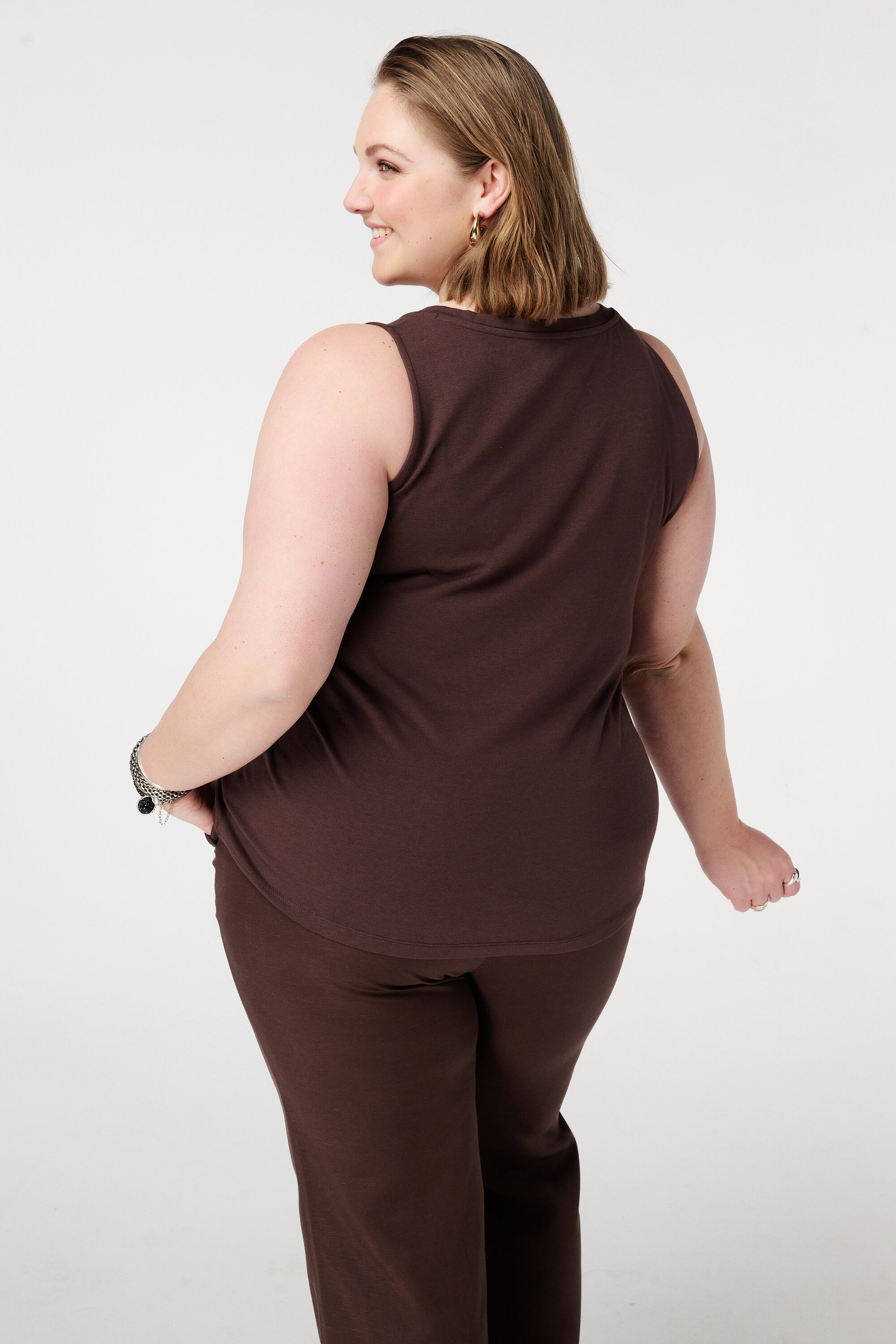 D&eacute;bardeur avec col en V image number 3