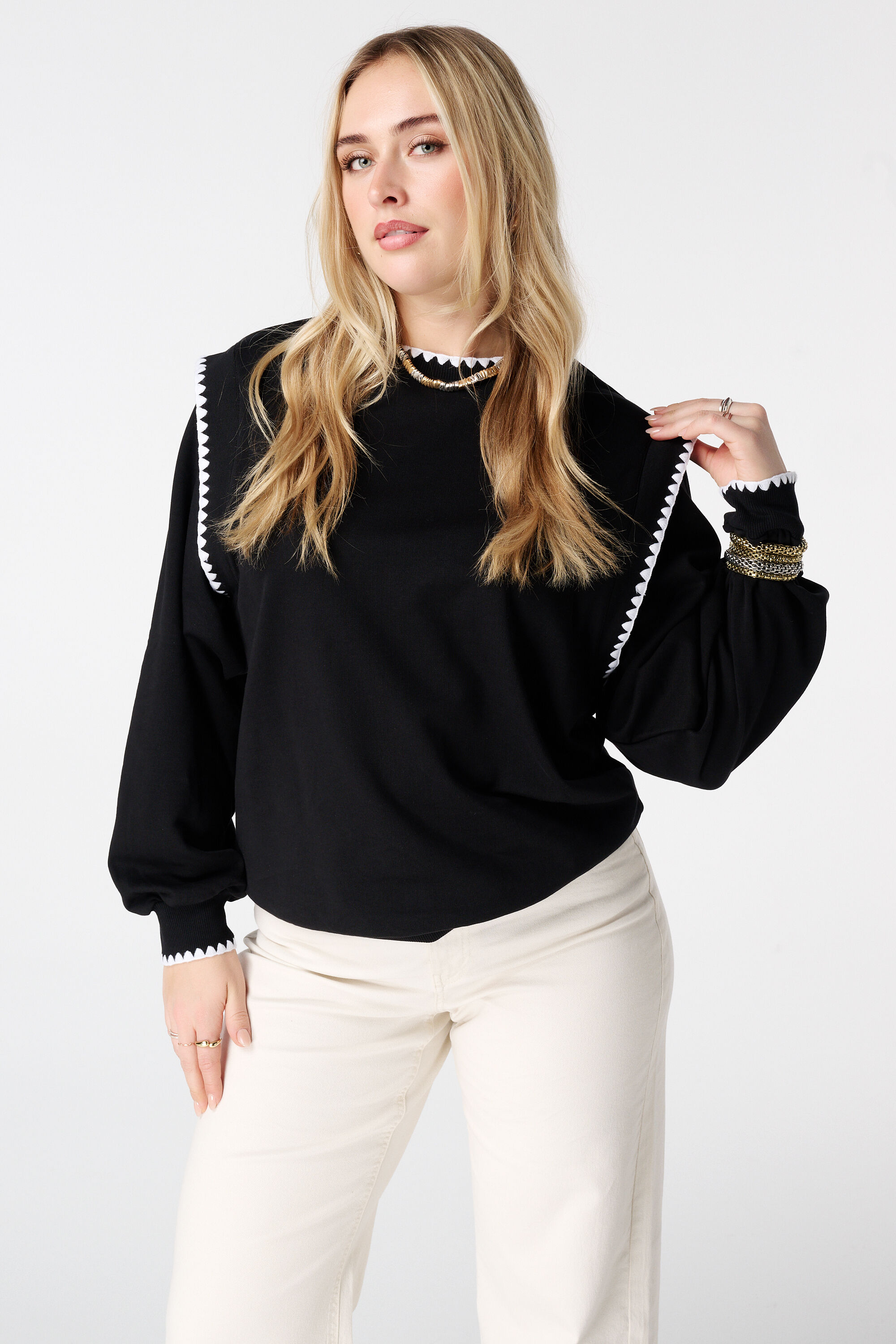 Pull &agrave; bords contrast&eacute;s