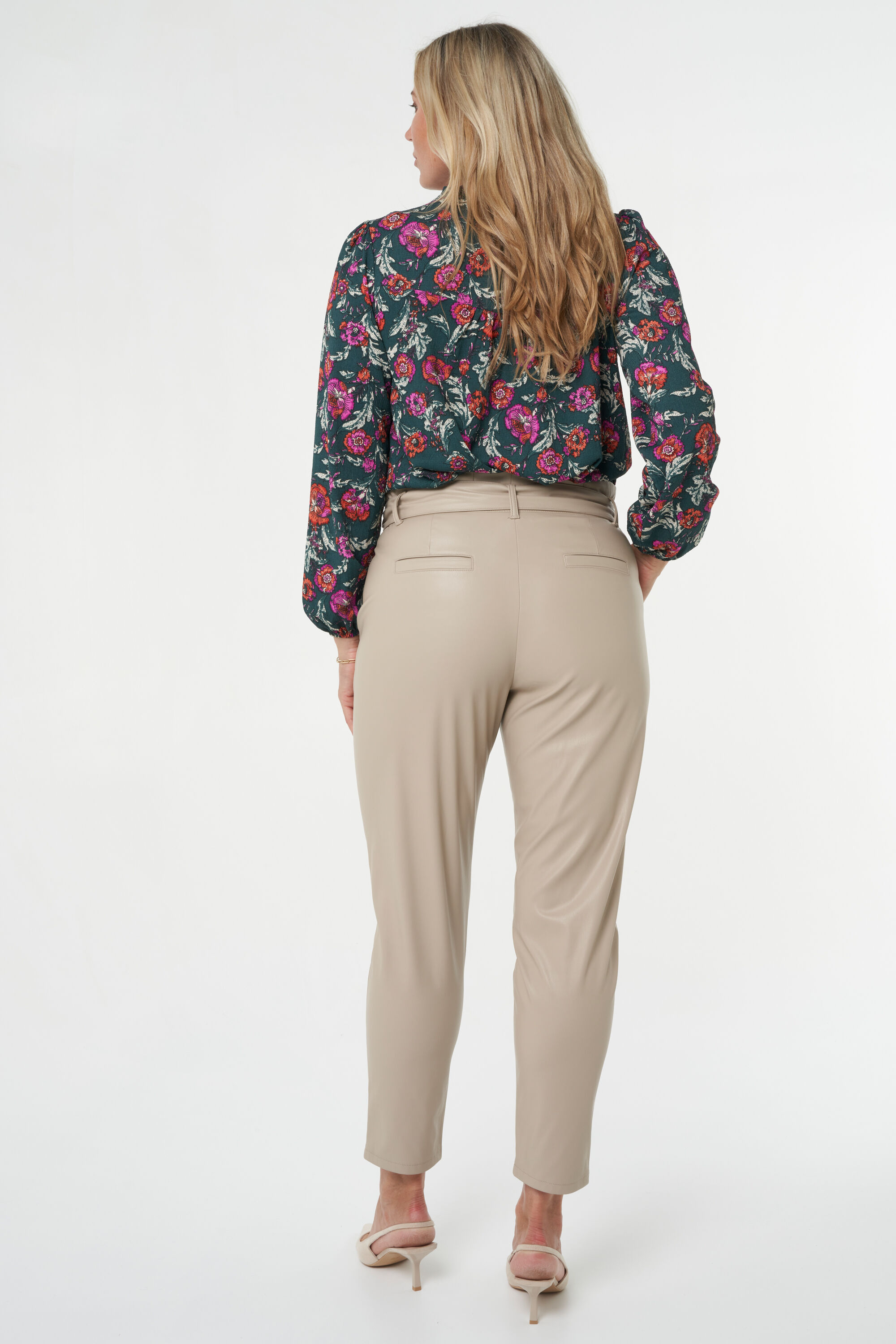 Pantalon paper bag en similicuir image number 4