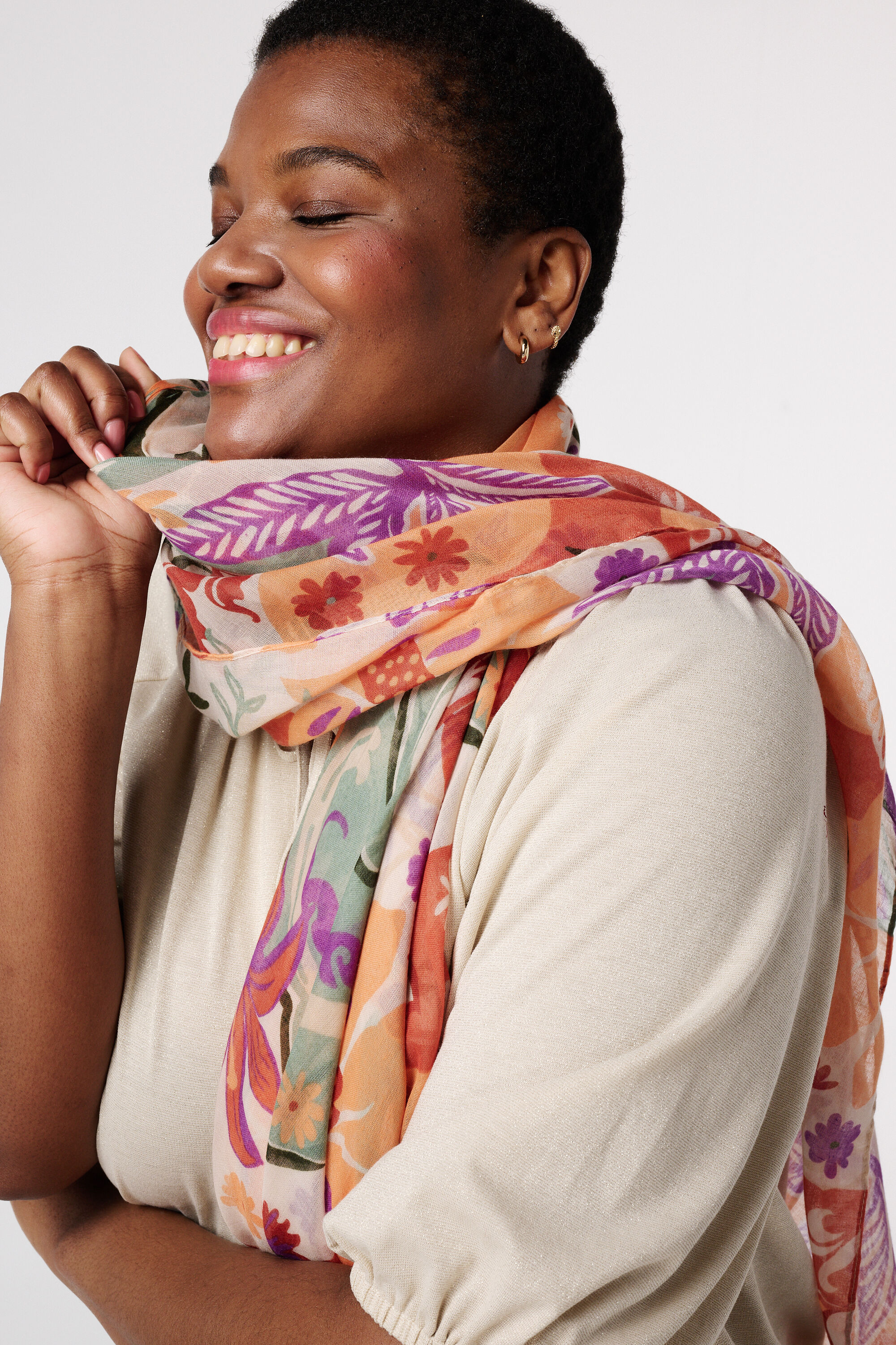 &Eacute;charpe &agrave; imprim&eacute; floral image number 2