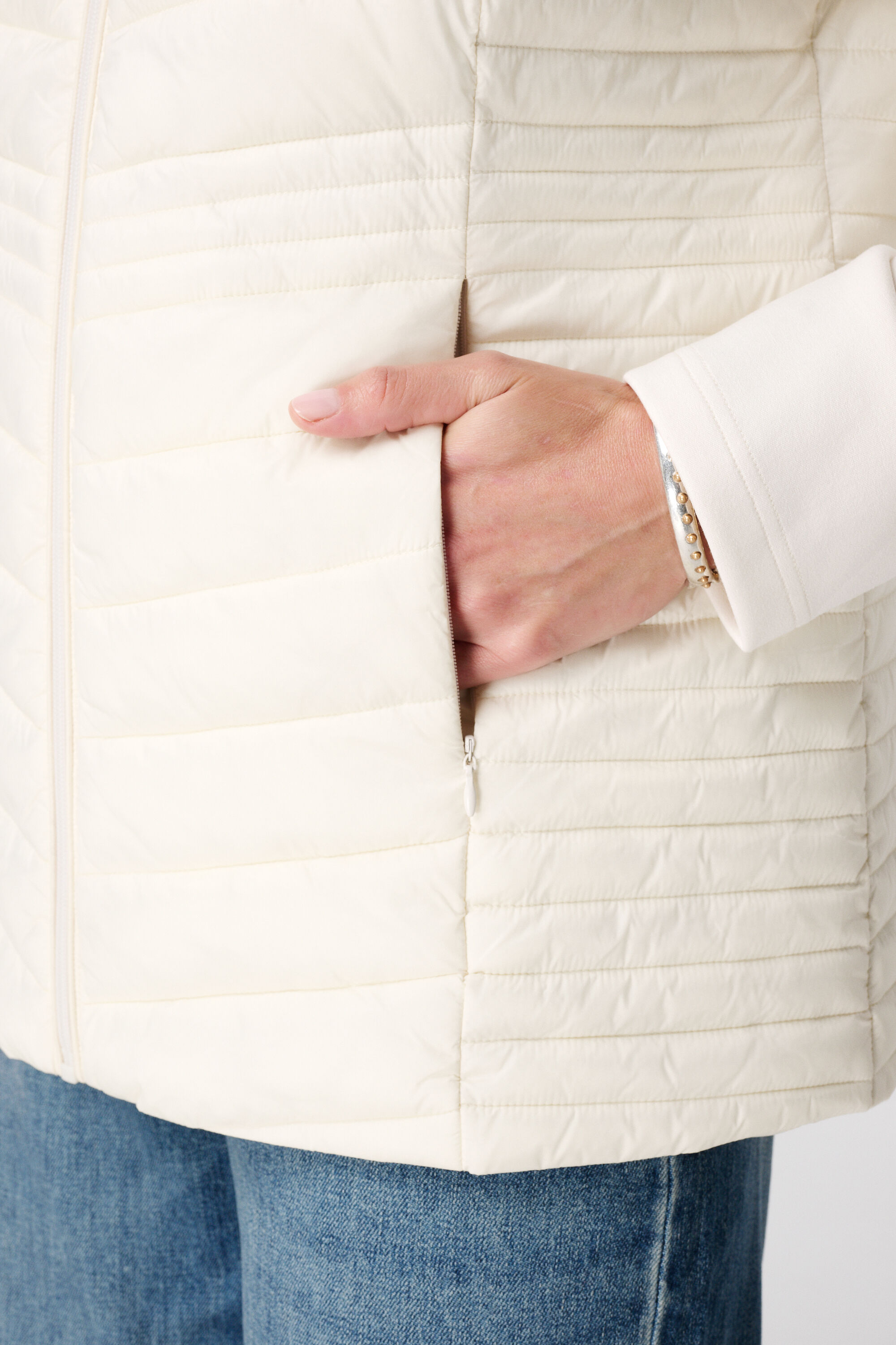 Veste matelass&eacute;e avec manches en tissu image number 6