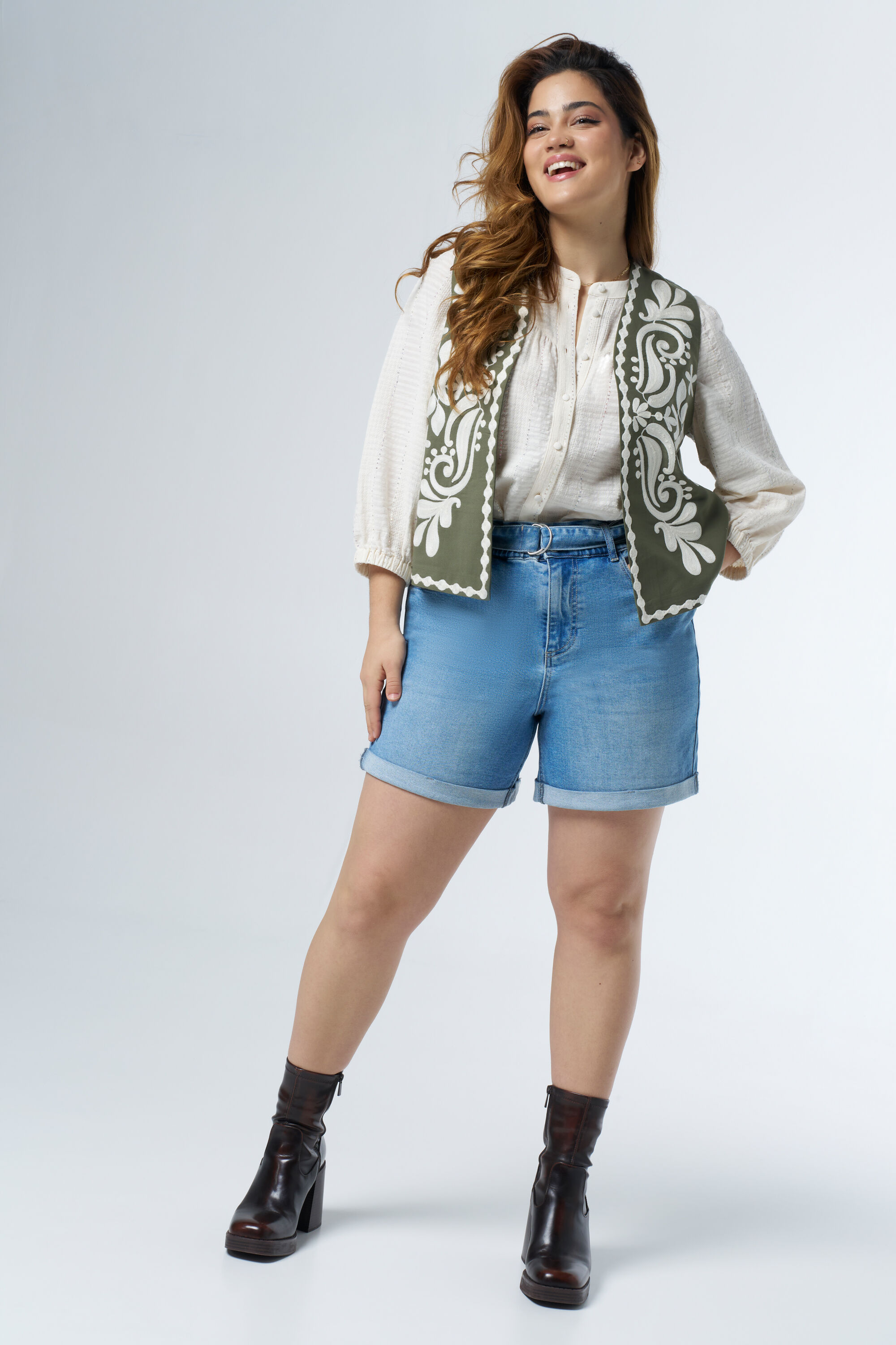 Gilet brod&eacute; image number 5